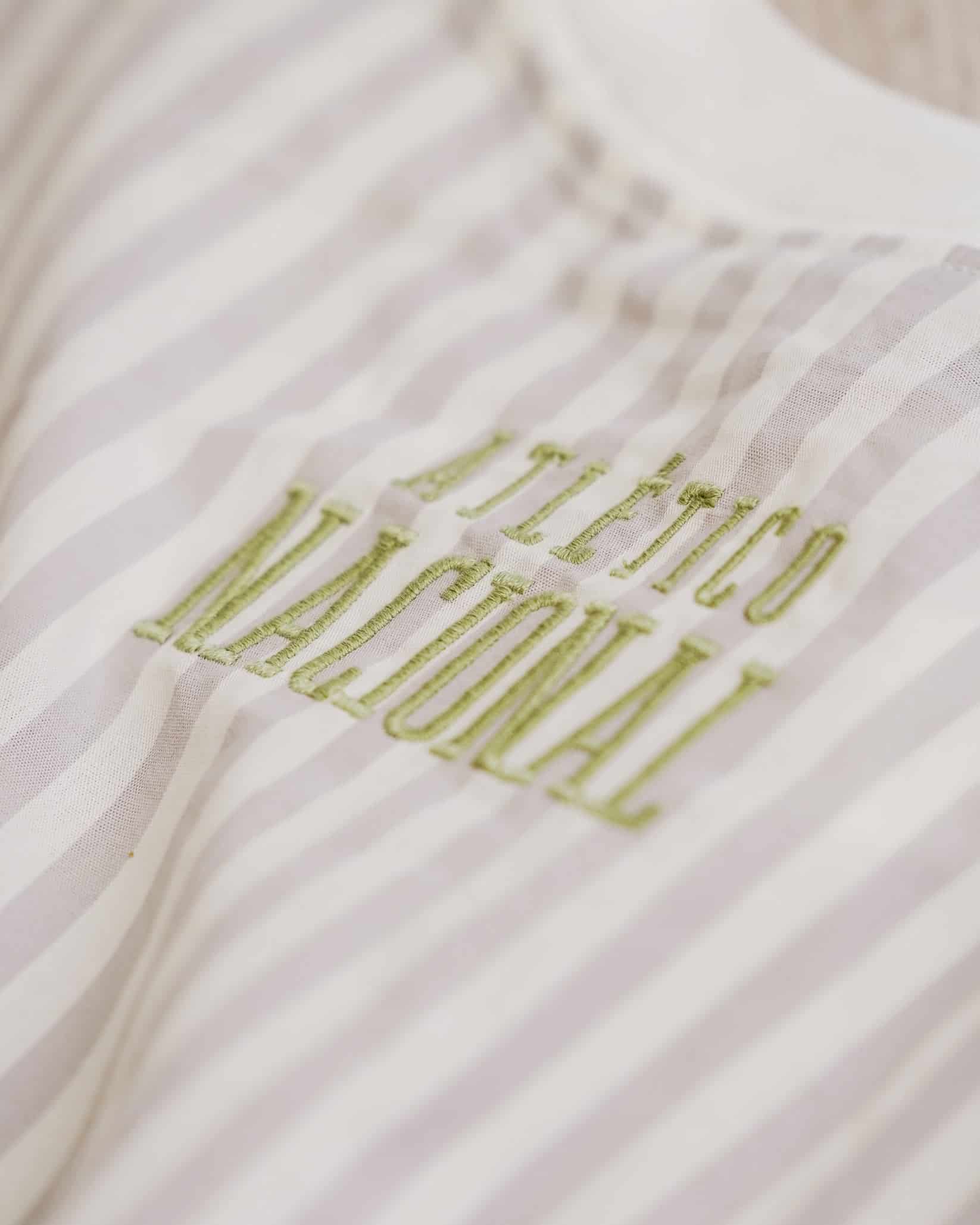 CAMISA BLANCA  RAYAS MUJER  NIKE - miniatura 7