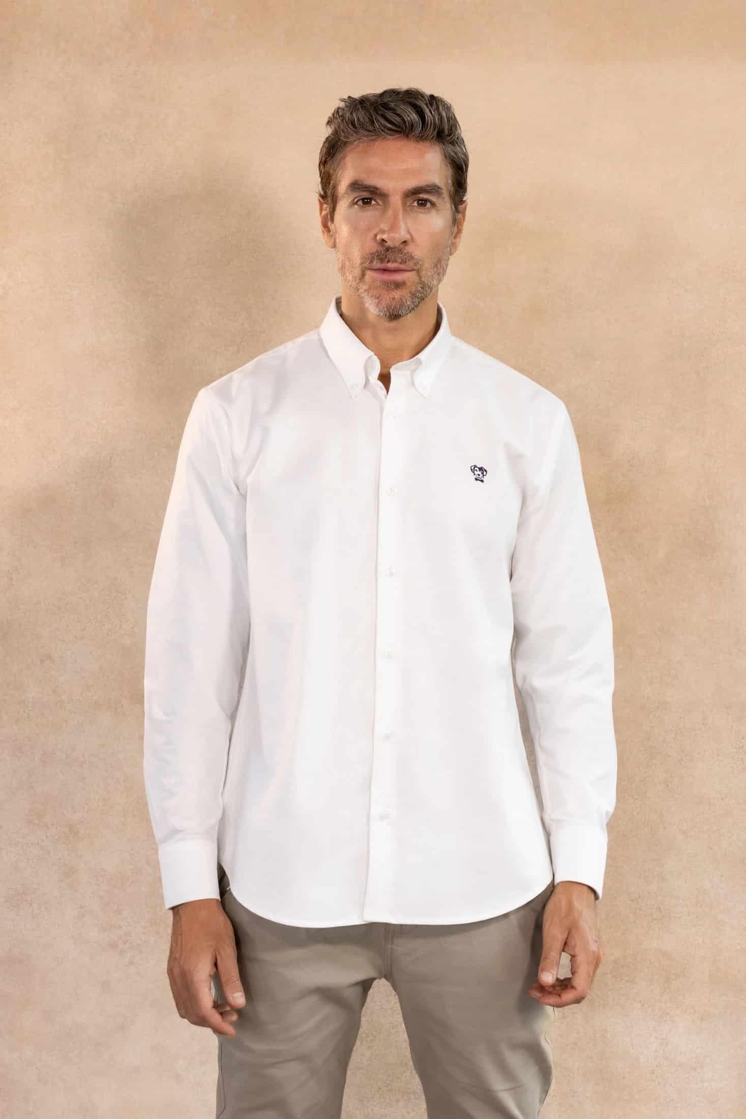 Camisa Antimanchas Oxford Blanca Logo Azul Oscuro- Talla Regular - miniatura 1
