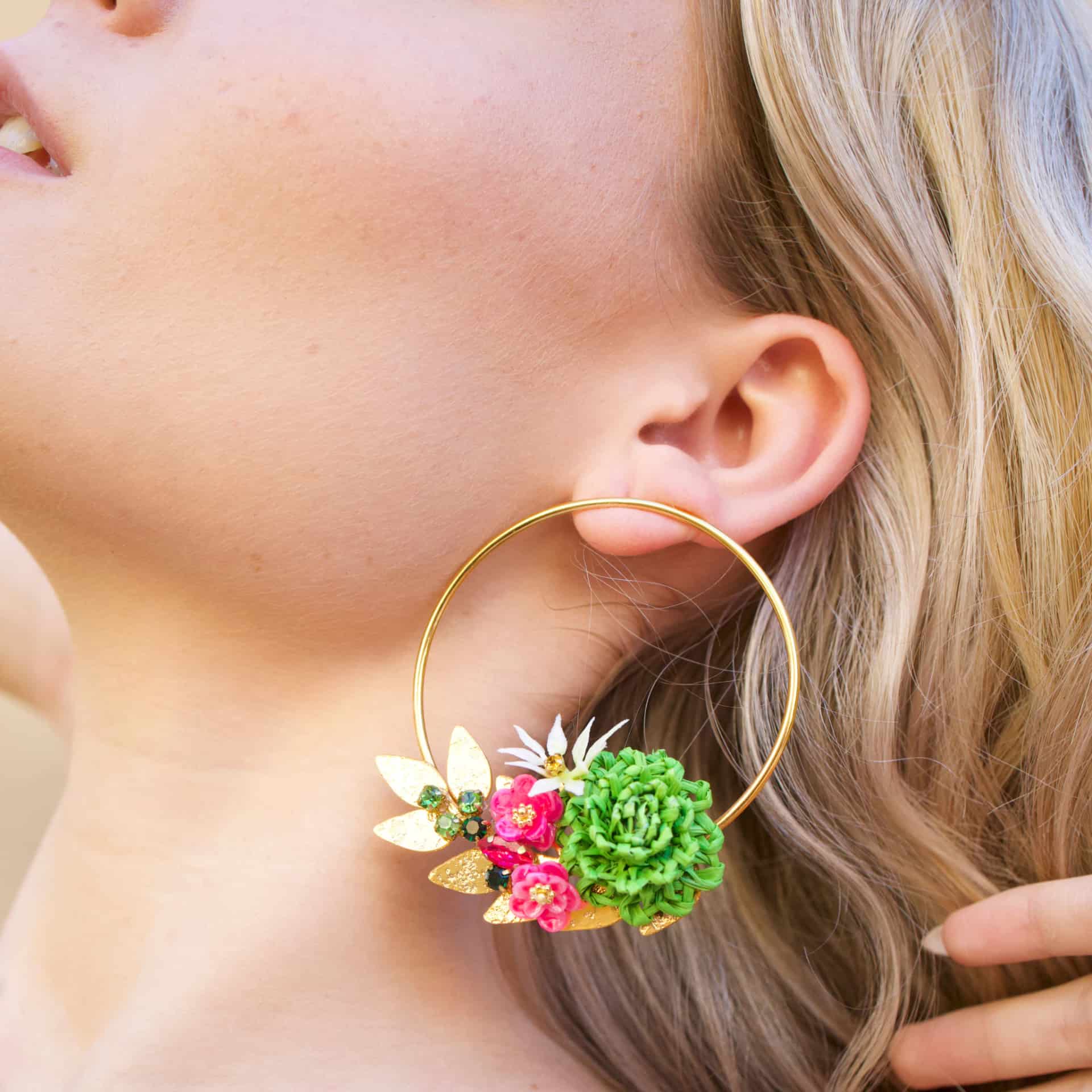 Gold Circle Flower Earrings - miniatura 2
