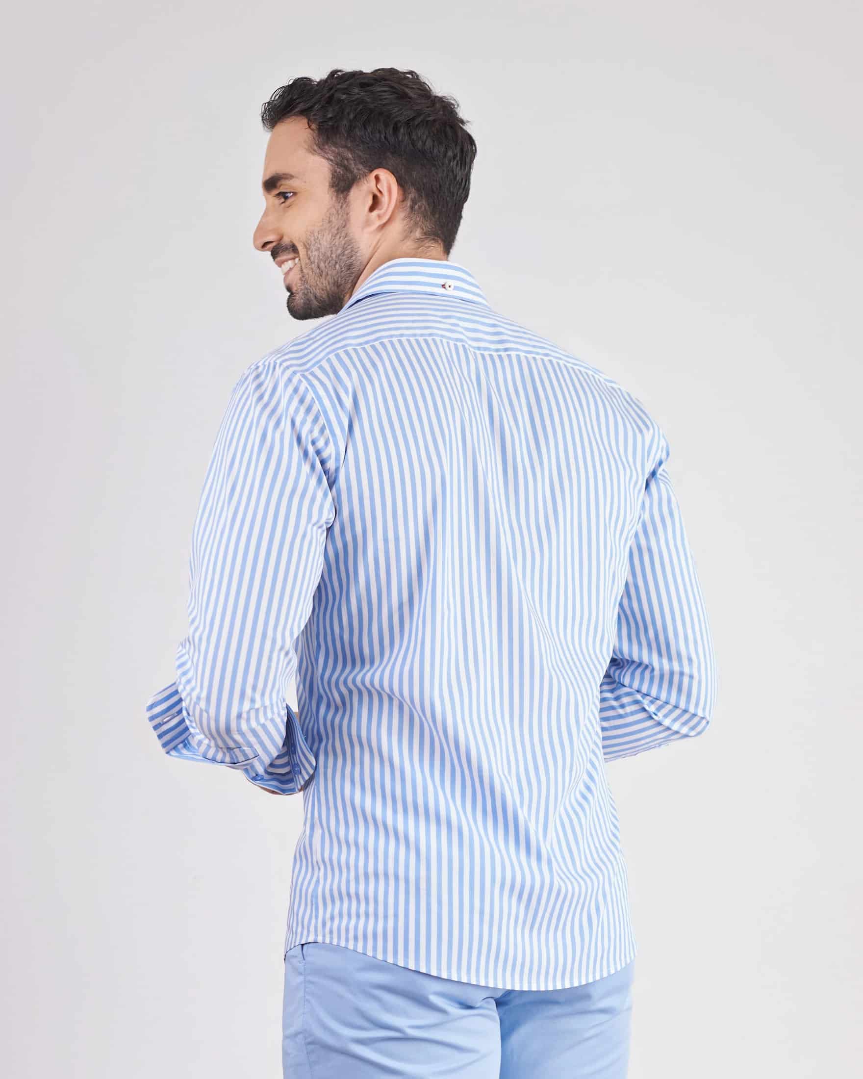 Camisa slim fit a rayas color azul claro - miniatura 2