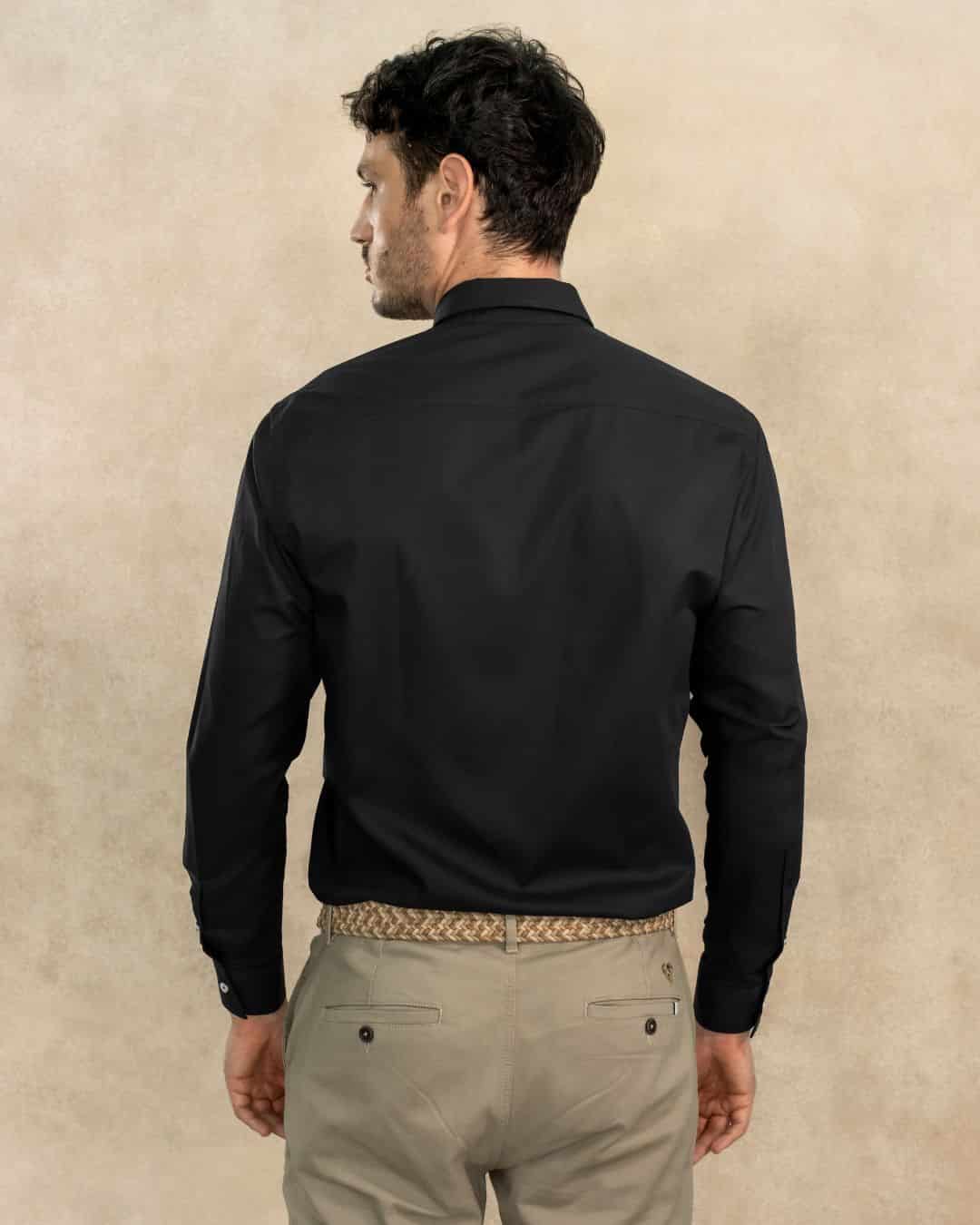 Camisa Antimanchas Popelina Negro con Bolsillo Logo Burgundy - Talla Regular - miniatura 3