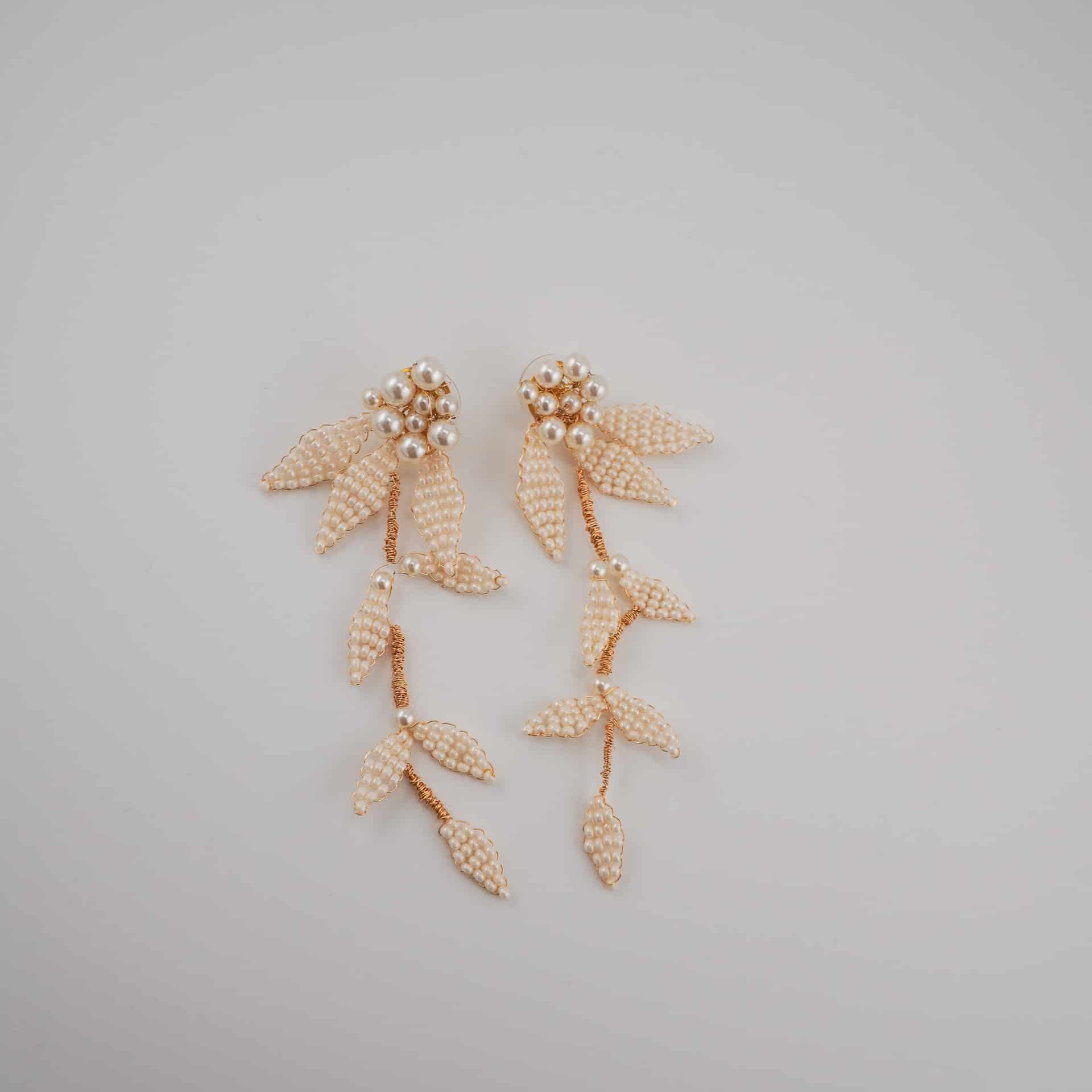 Ever After Petals & Pearls dangle earrings - miniatura 1