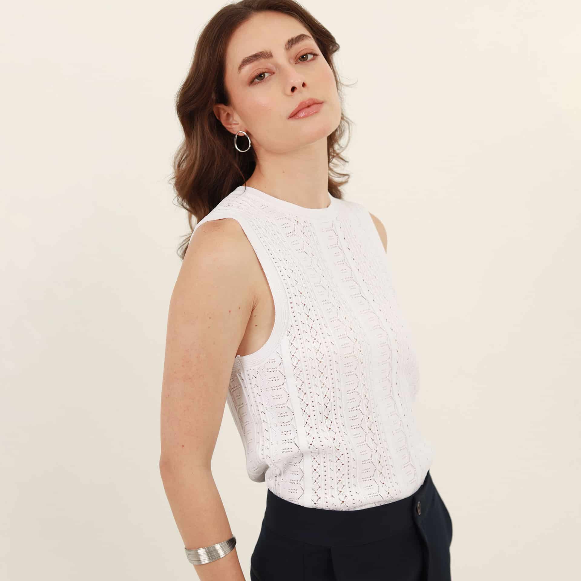 Blusa cuello recondo manga sisa con textura - miniatura 1