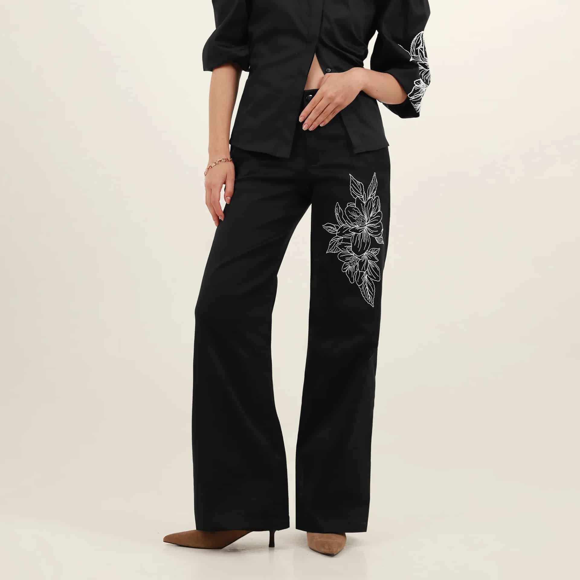 Pantalón palazzo bota flare con bordado flor - miniatura 3