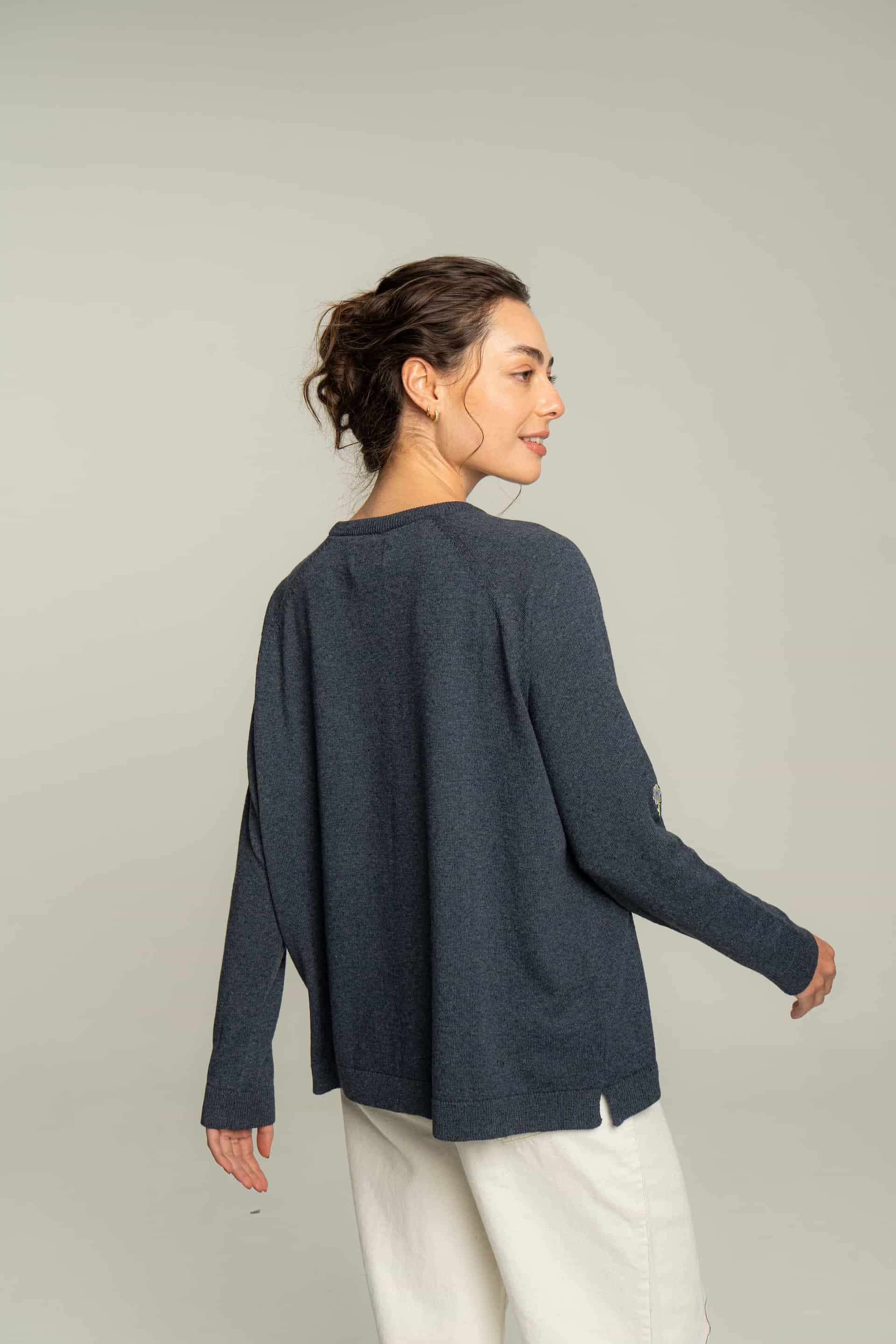 Sweater flores bordadas - azul petróleo - miniatura 4