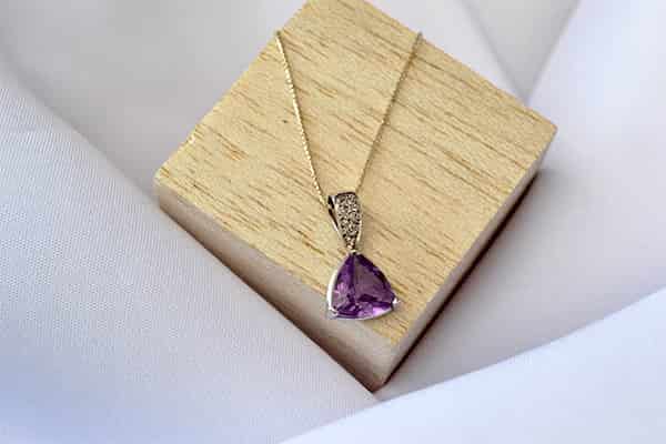 Dije Amatista con Diamantes en Oro blanco 18K - miniatura 3