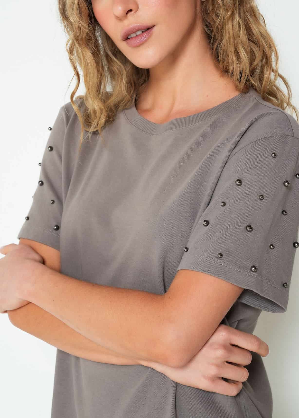 Camiseta con taches en mangas - miniatura 4