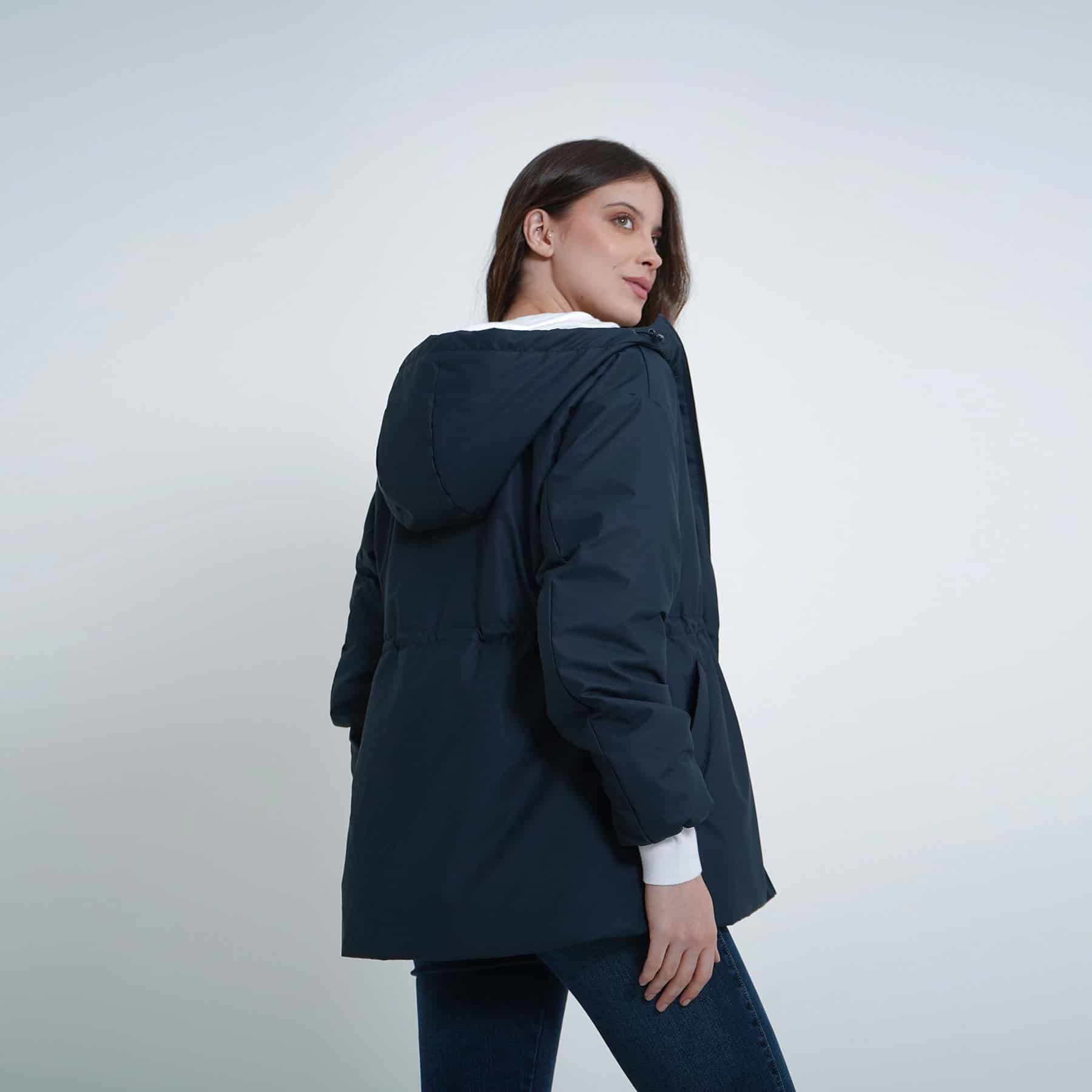 Chaqueta acolchada con capucha y ajuste en cintura - miniatura 12