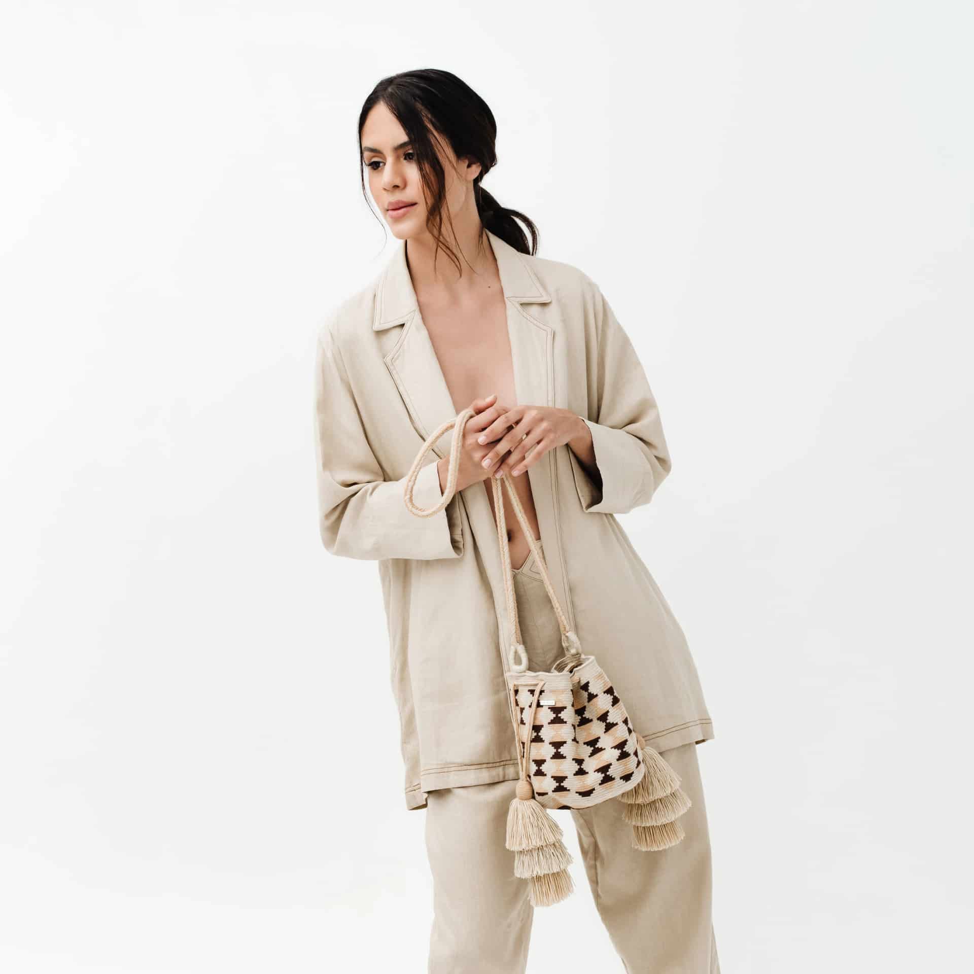 Mochila Mediana Beige / Arena/ Dorado Brillante - miniatura 2