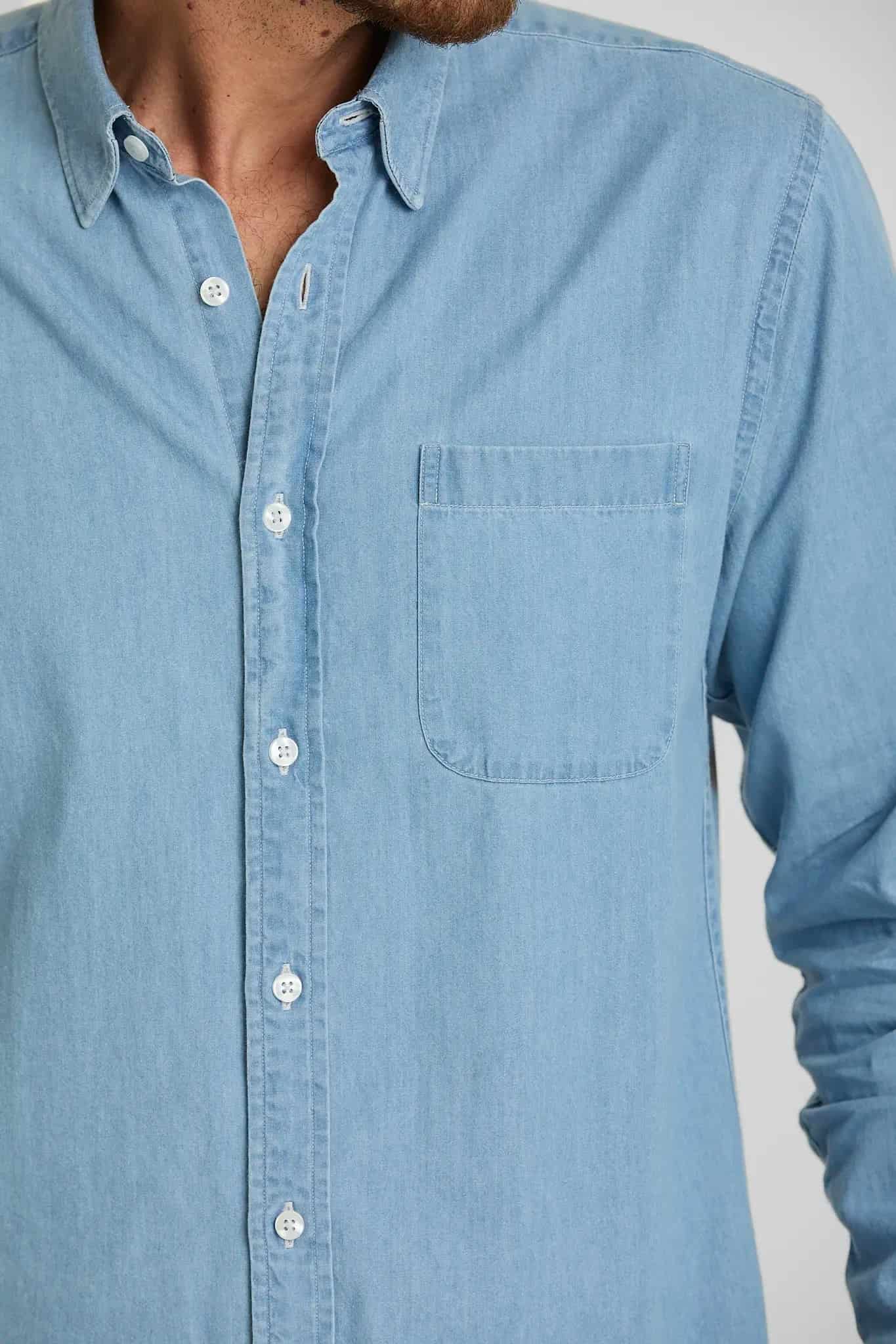 Camisa Jean Button Down Azul Claro - miniatura 3