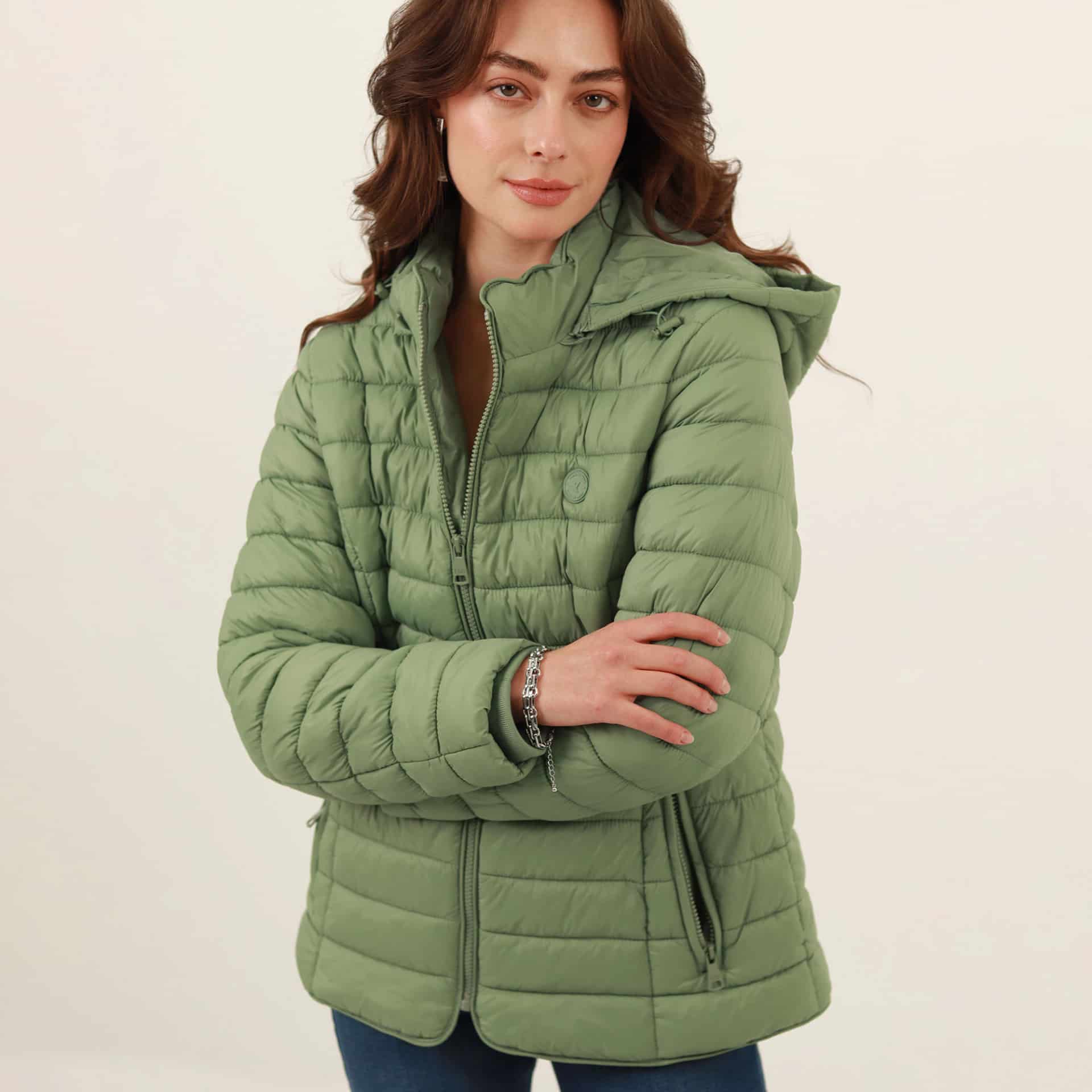 Chaqueta acolchada básica cuello alto con capucha - miniatura 47