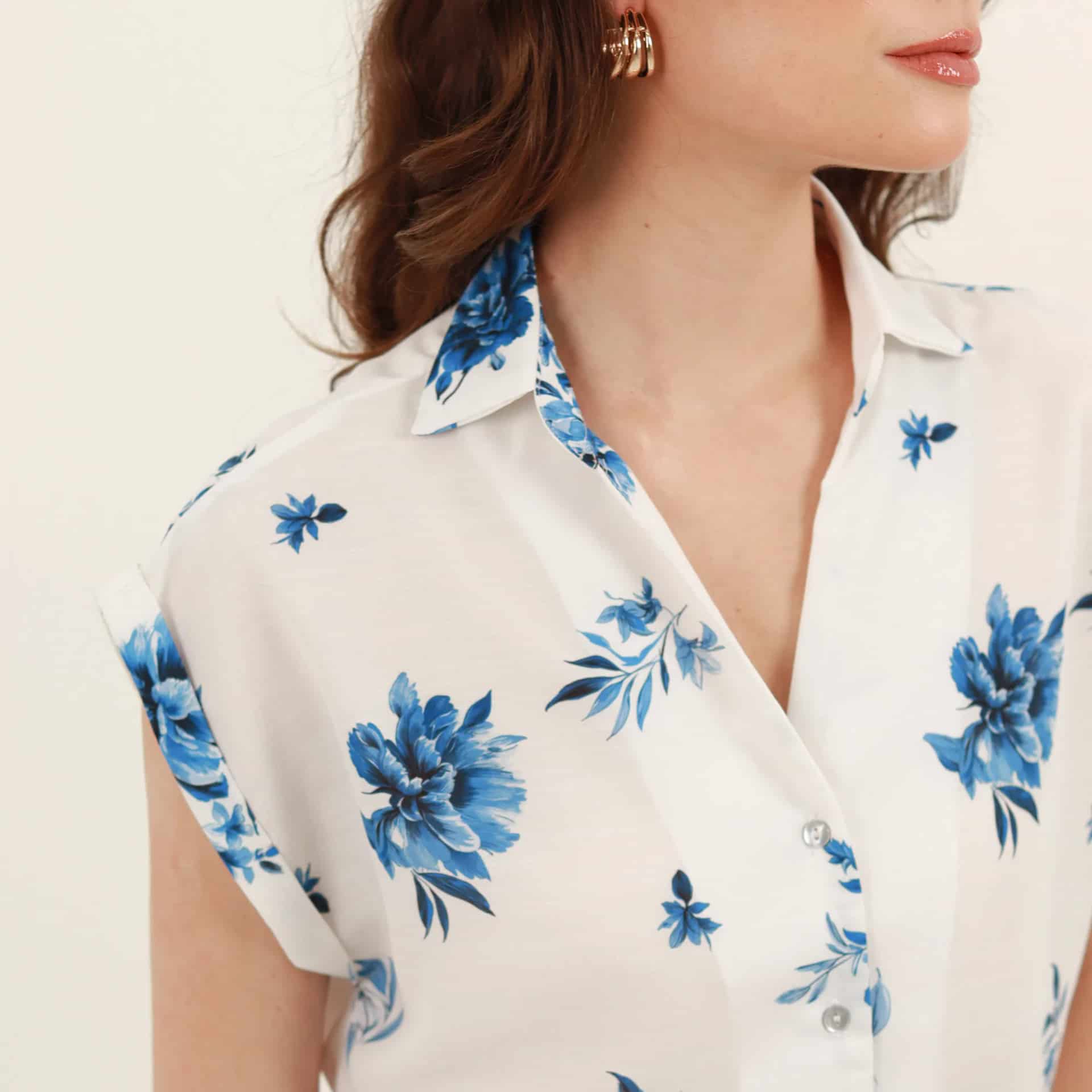 Blusa estampada abierta cuello sport manga corta rodada - miniatura 9