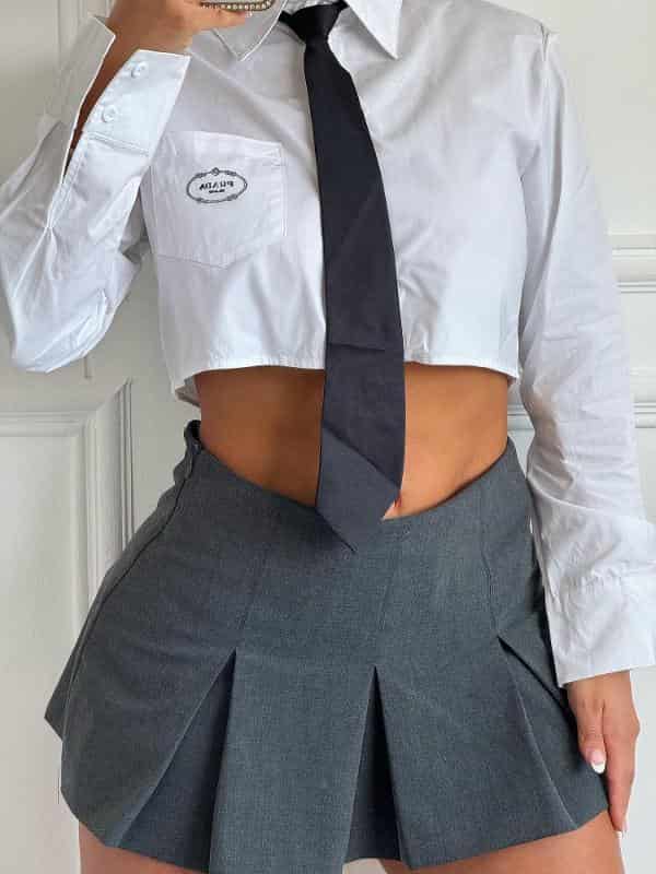 CAMISERA PRADA CORTA BLANCA CON CORBATA - miniatura 2