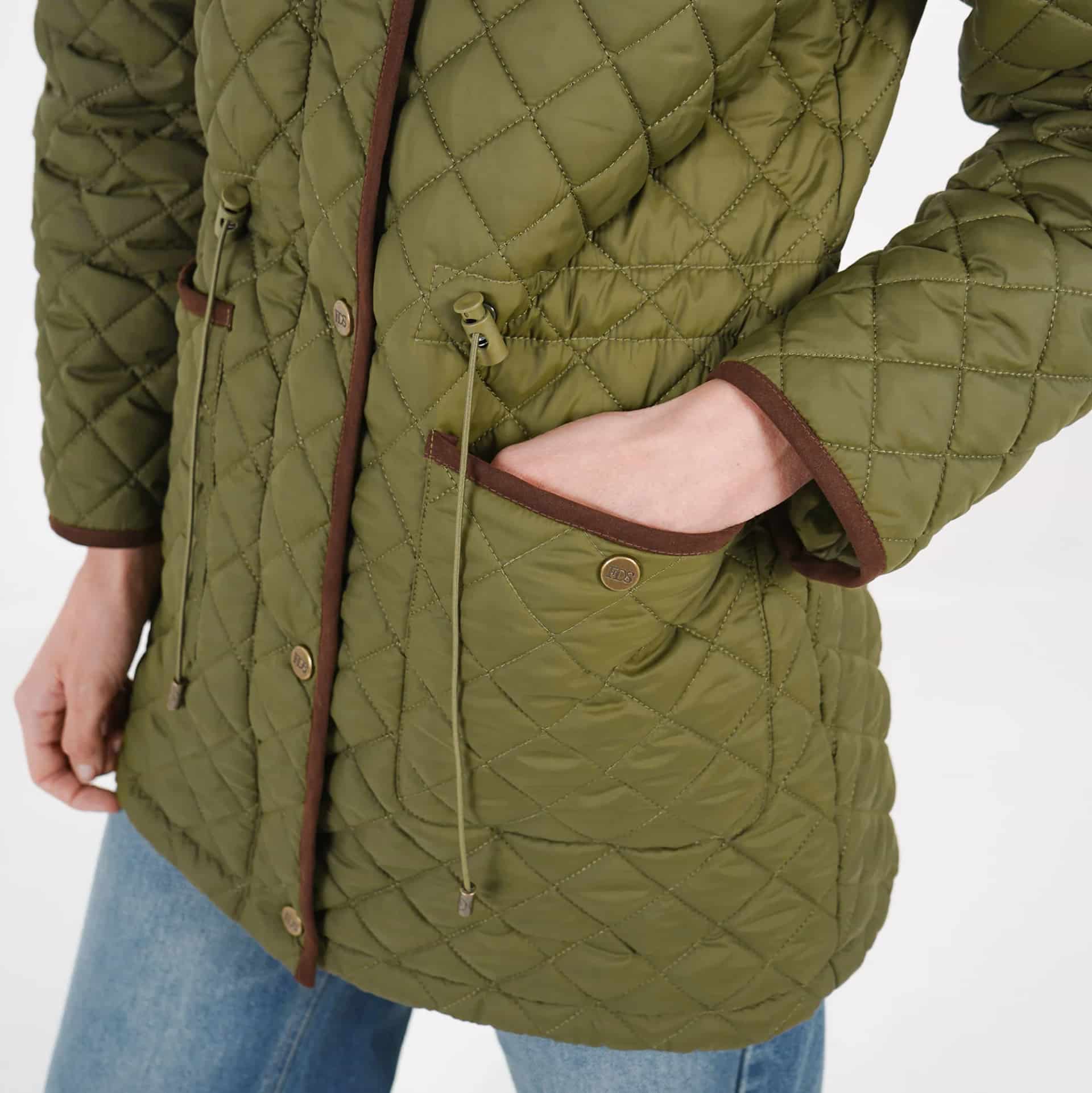 Chaqueta acolchada larga cuello alto con capucha y ajuste en cintura - miniatura 37