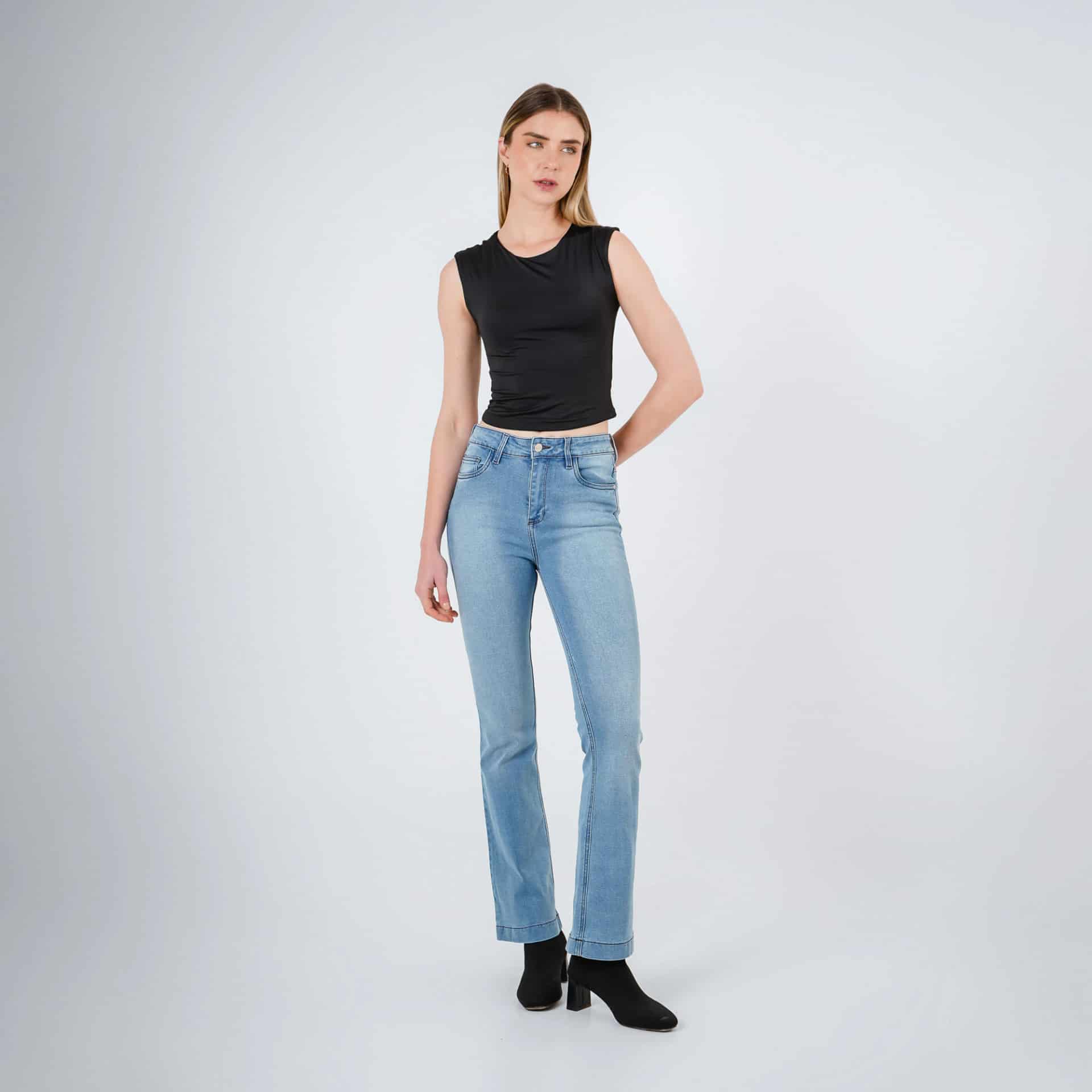 Camiseta crop básica cuello redondo manga sisa - miniatura 13