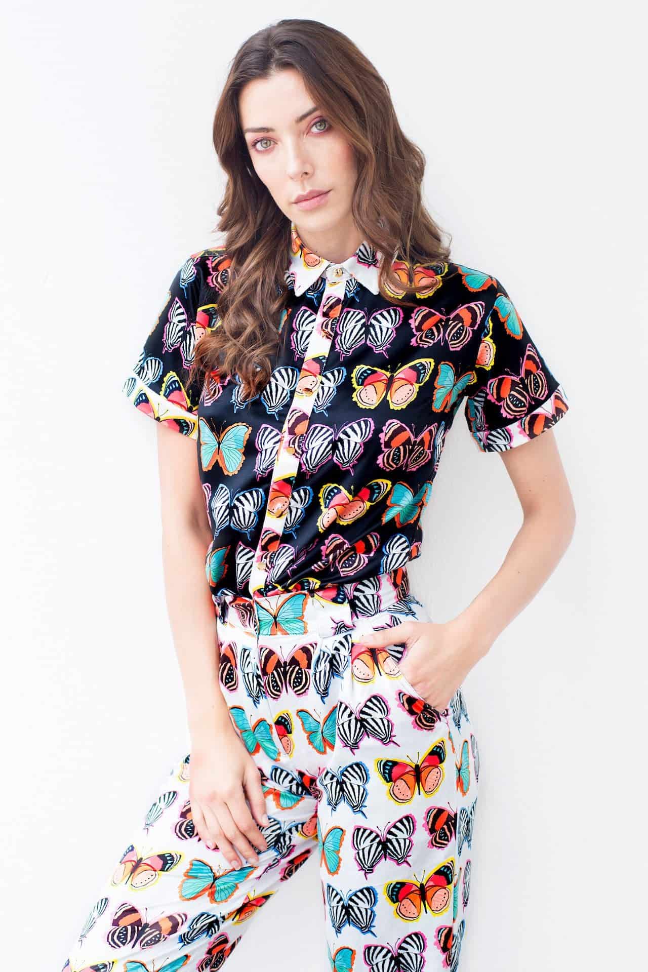 Camisa Manga Corta Unisex / Ilustración Tierra de Mariposas - miniatura 1