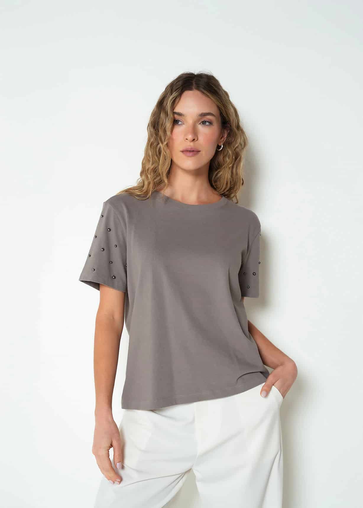 Camiseta con taches en mangas - miniatura 1