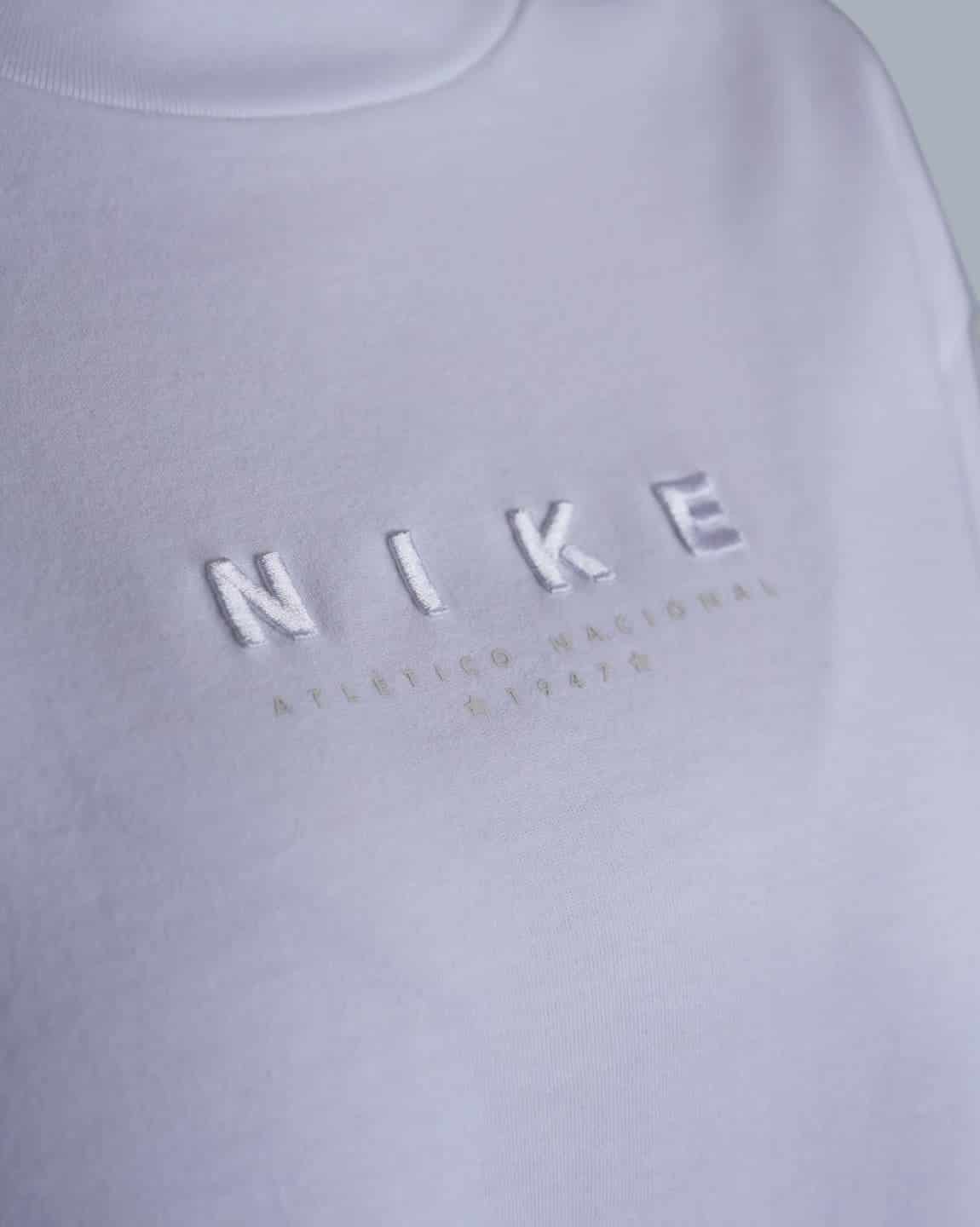 CAMISETA BLANCA MUJER NIKE - miniatura 3