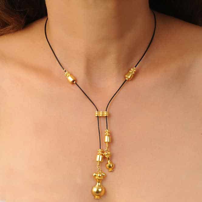 Collar Cuero Negro Corbata dos Dijes Medianos Poporo Quimbaya - miniatura 2
