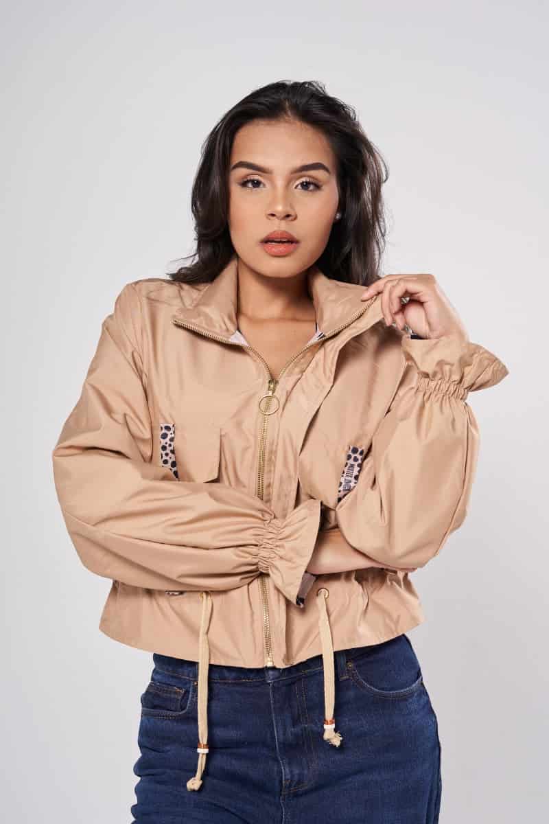 Chaqueta corta unicolor camel - miniatura 4