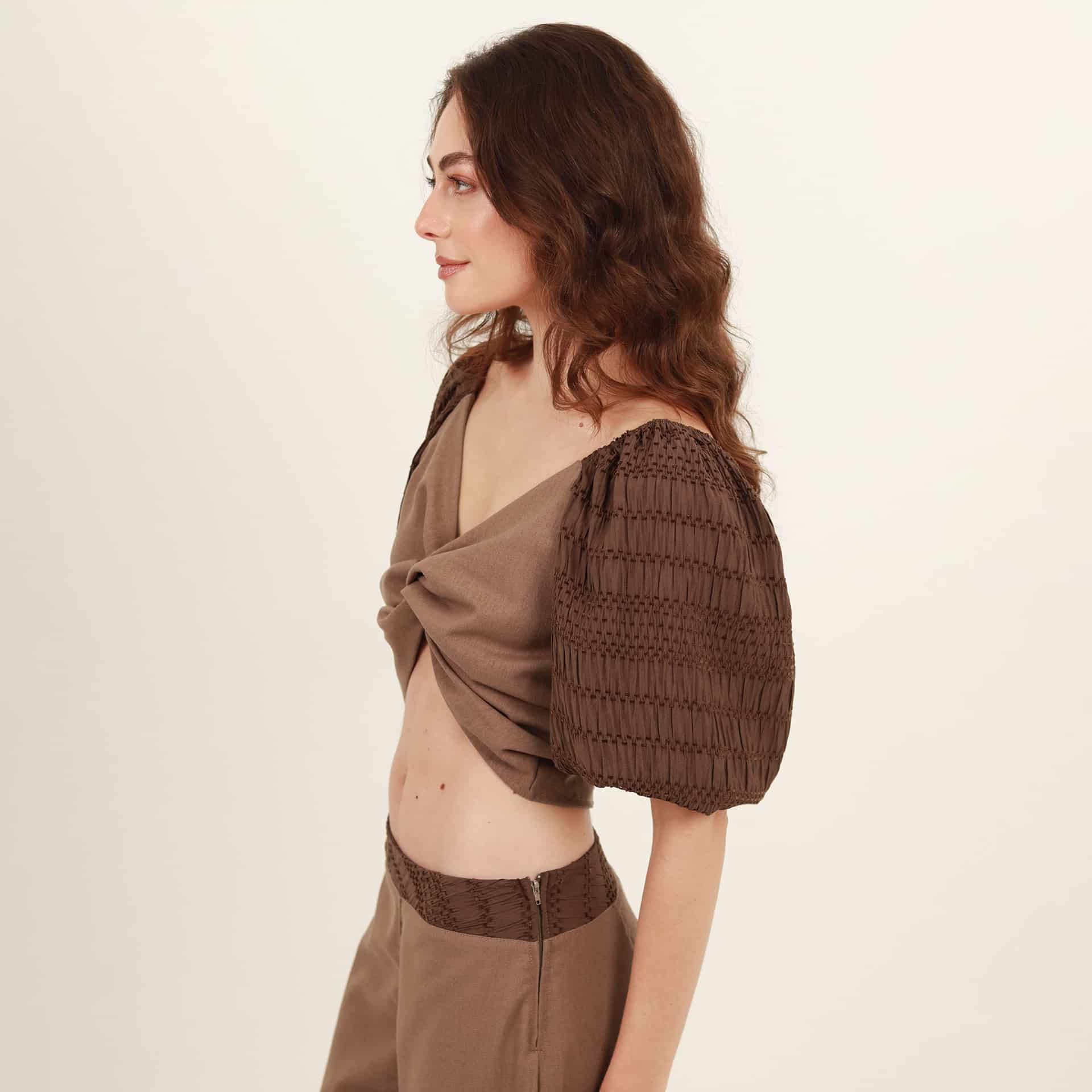 Blusa crop cuello nudo manga corta ranglán - miniatura 3