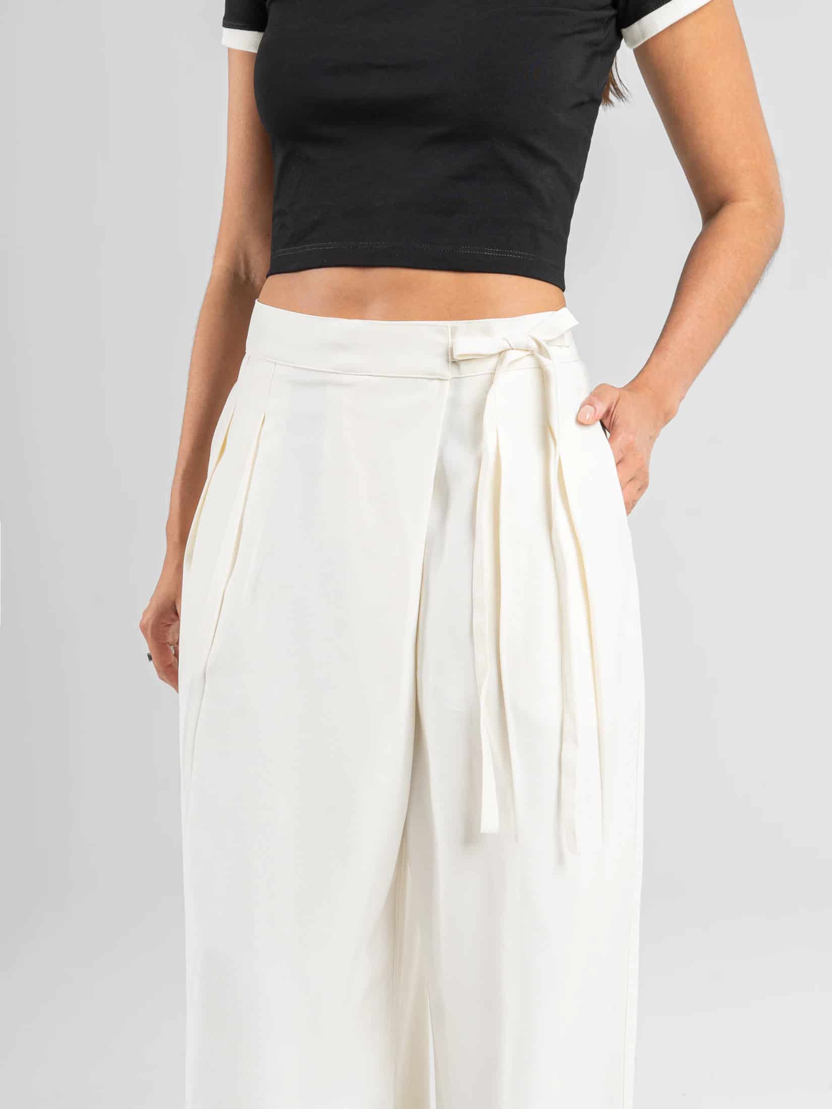 Ref: 0620577 Pantalón palazzo, tejido plano liviano, detalle delantero, tono ivory - miniatura 4