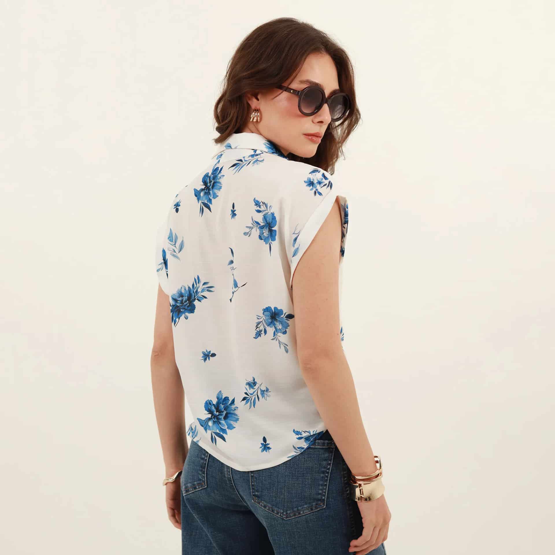 Blusa estampada abierta cuello sport manga corta rodada - miniatura 10