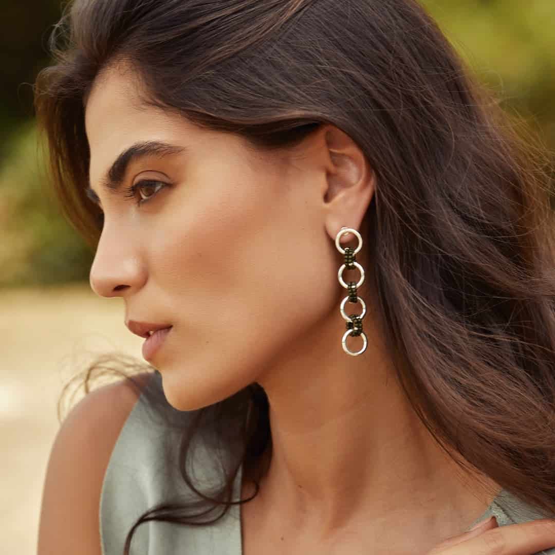 Aretes entrelazados tejidos largos verde oscuro plata - miniatura 3