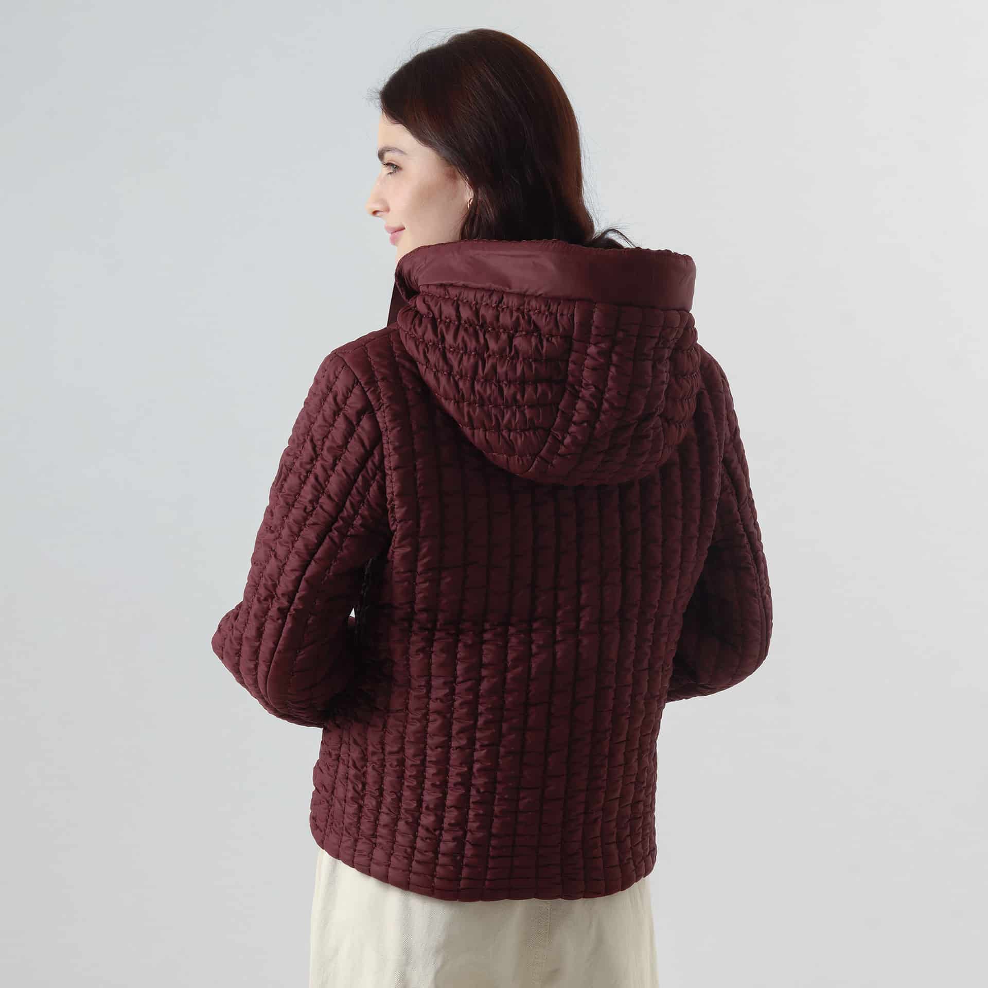 Chaqueta acolchada cuello alto capucha con lazo - miniatura 8