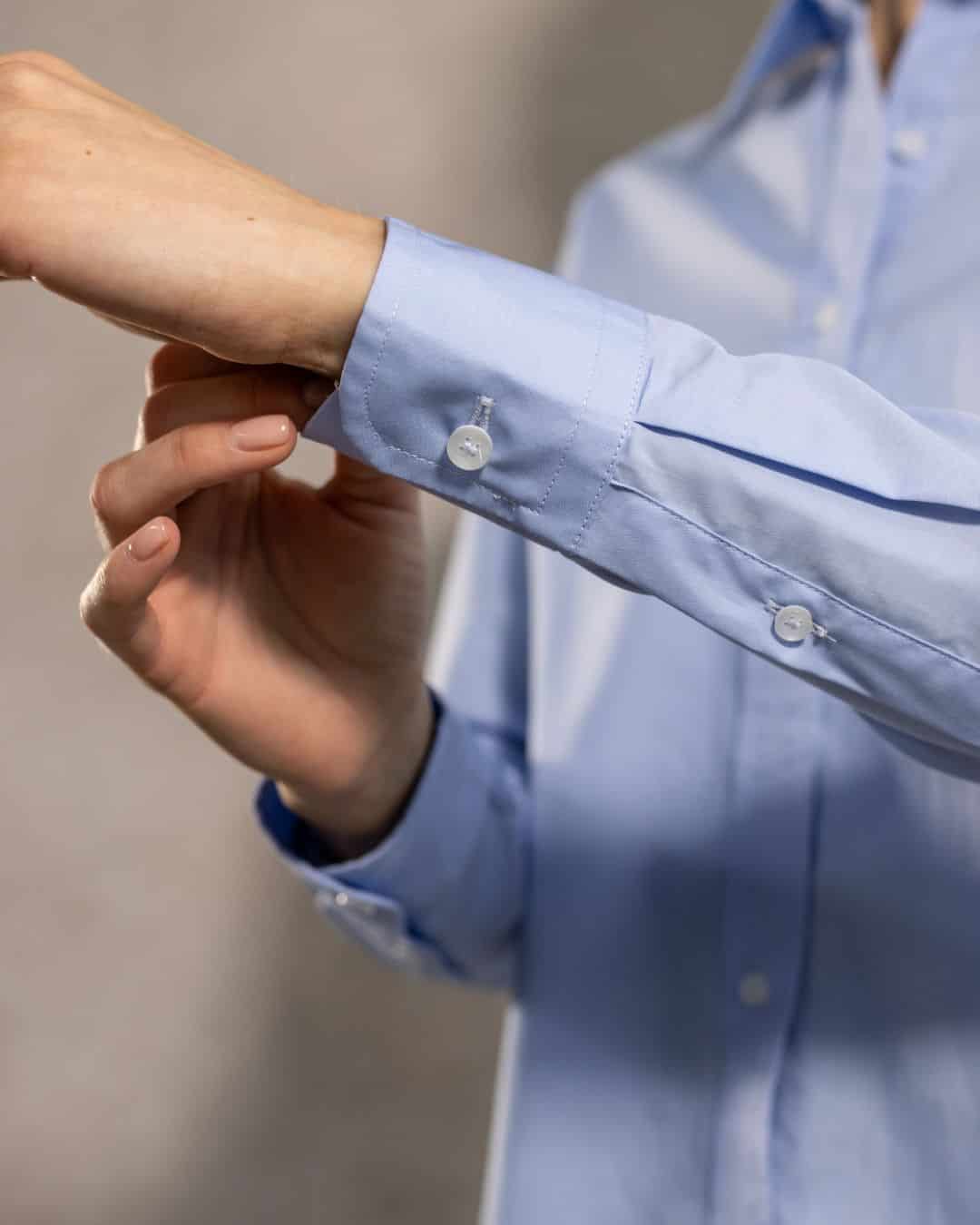 Camisa Antimanchas de Mujer Light Blue Logo Rosado - miniatura 3