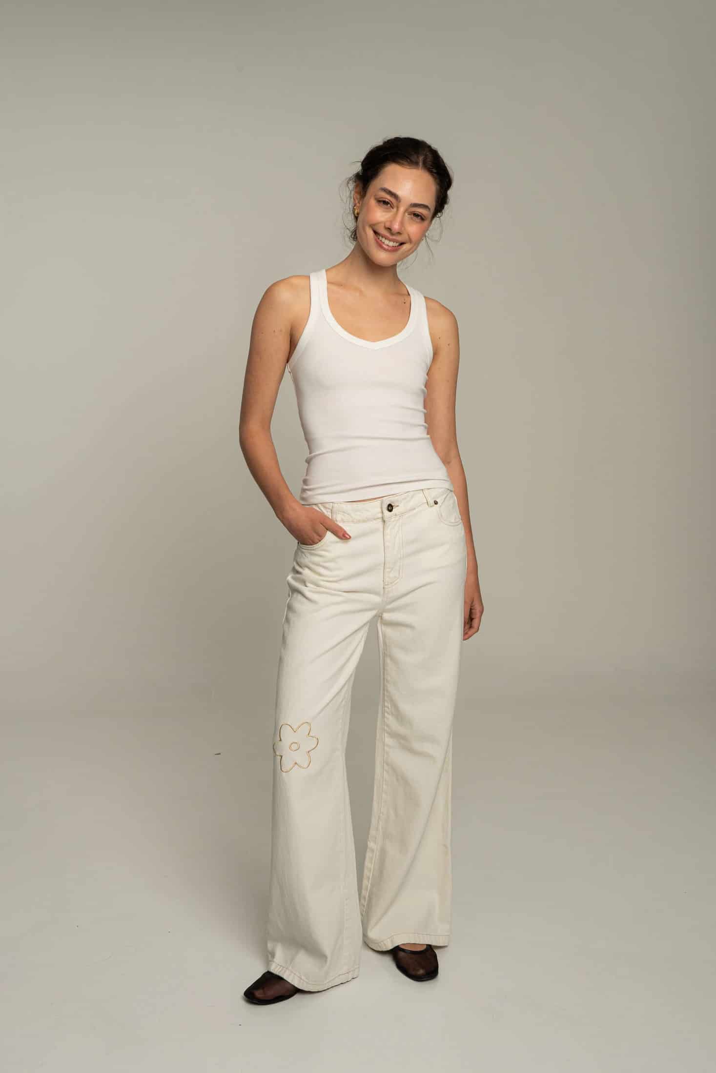 Jeans Flor Bordada Crudo - miniatura 10