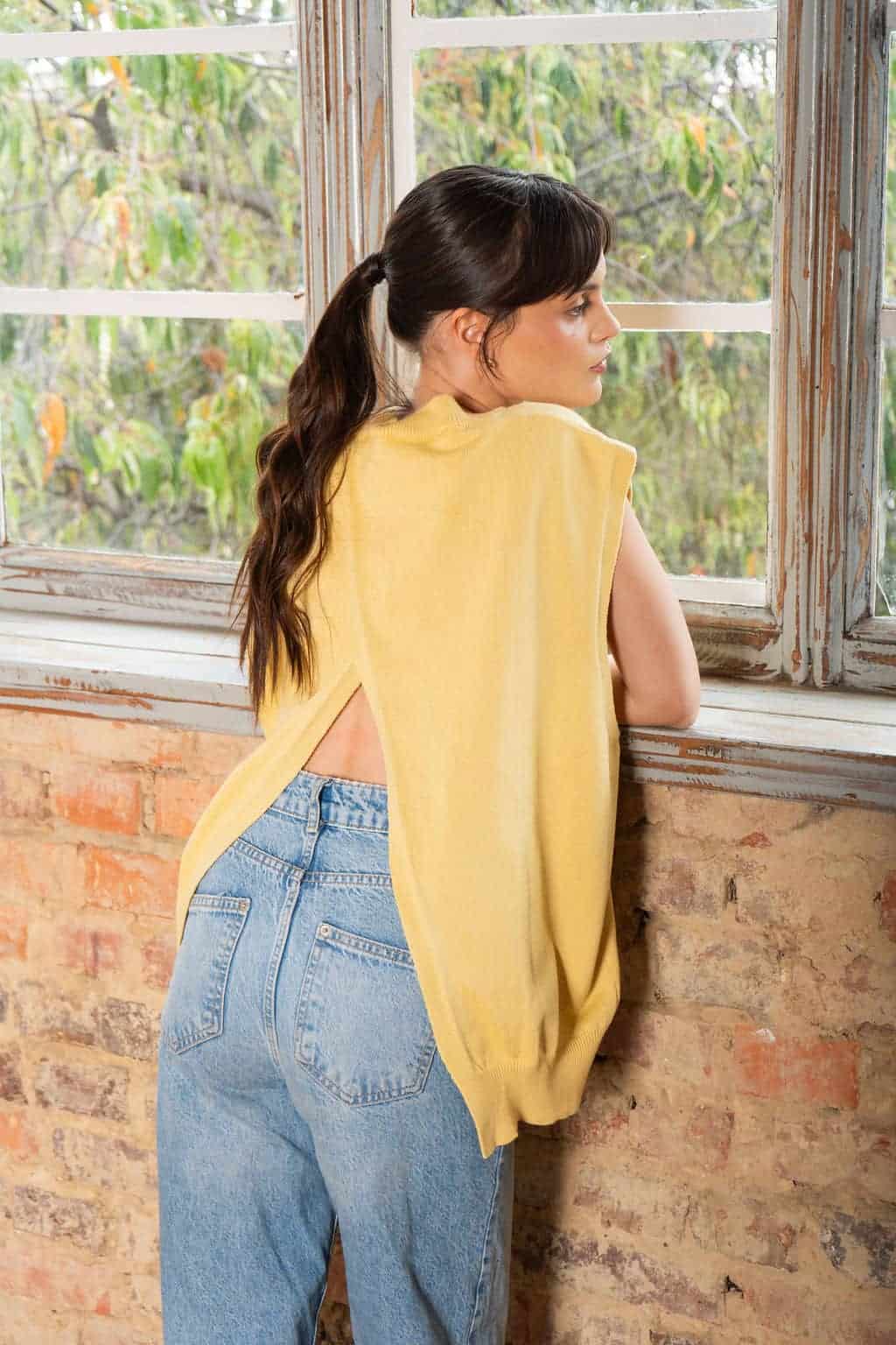 Chaleco Cruzado Amarillo - miniatura 2