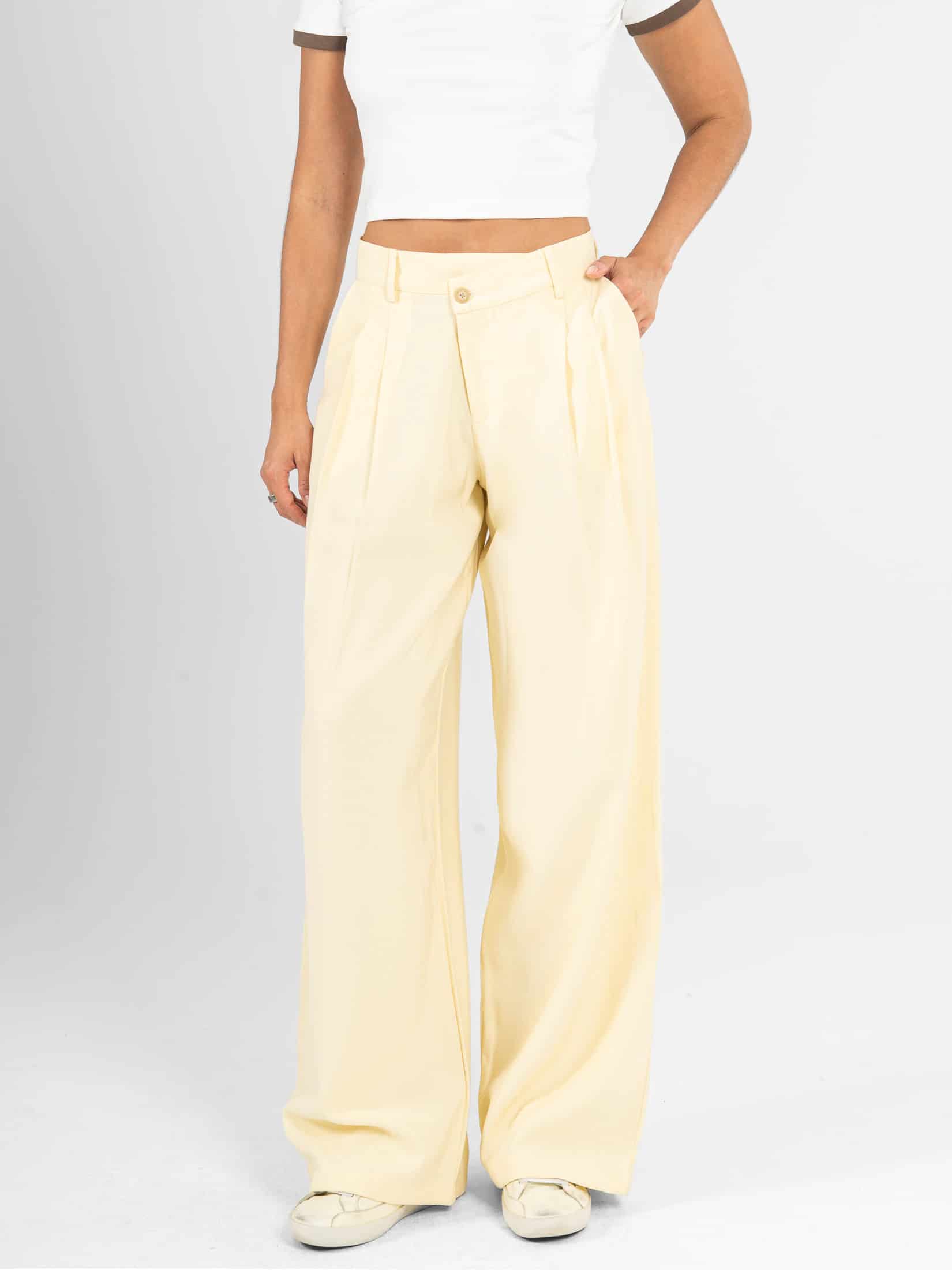 Ref: 0620581 Pantalón mom flare, tejido plano liviano, detalle en pretina, tiro alto, tono amarillo - miniatura 1