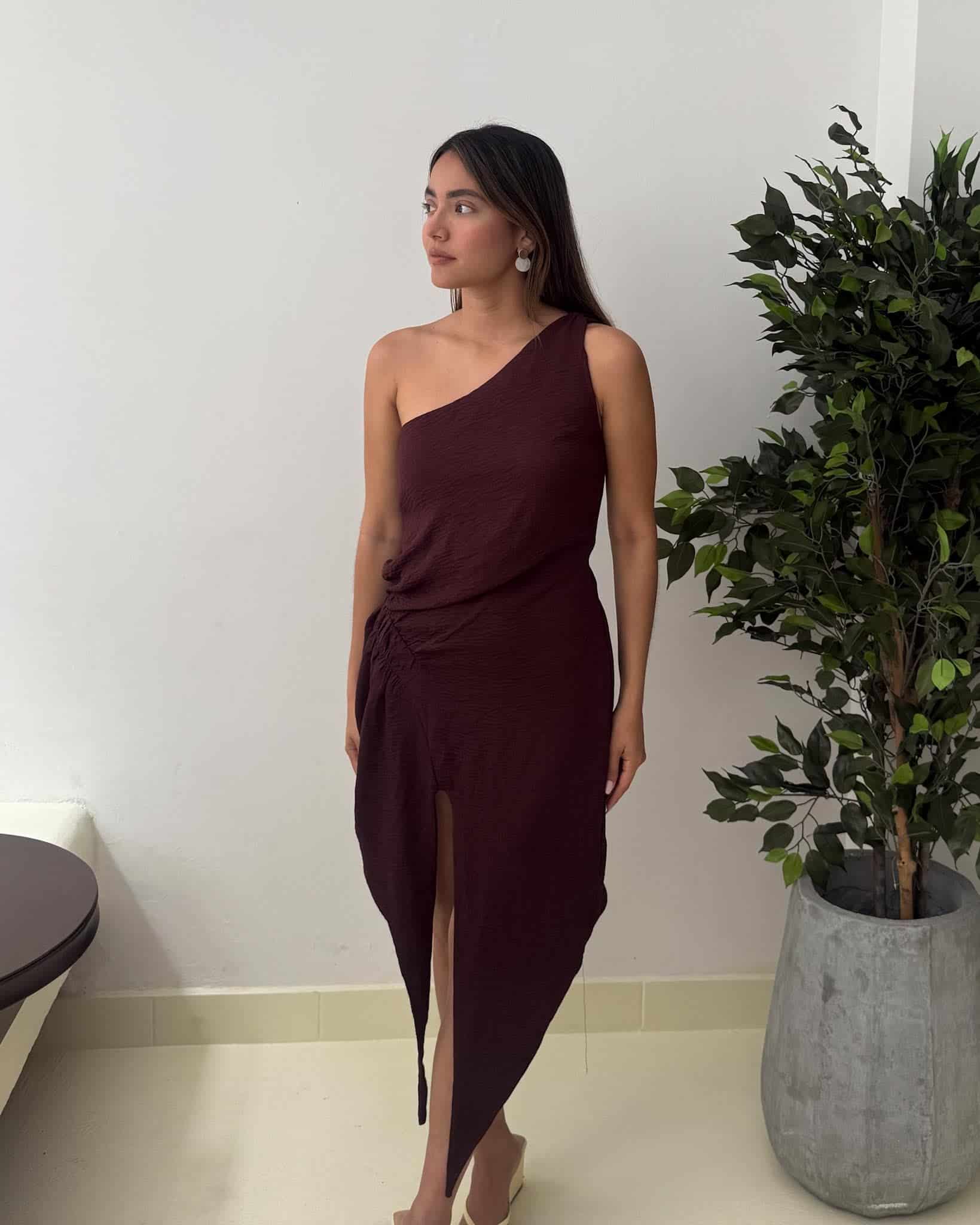 Vestido único borgoña - miniatura 1