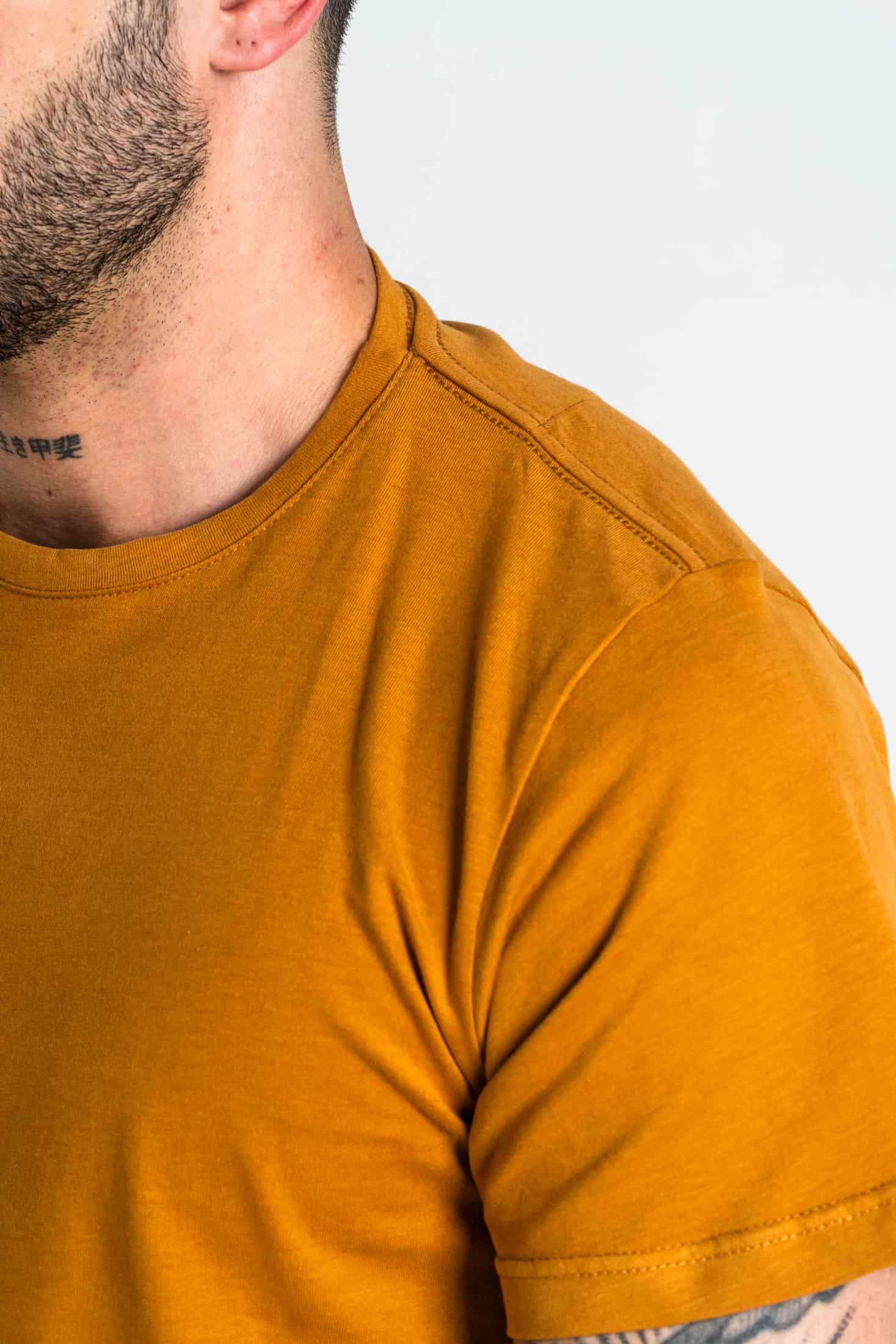 Camiseta Básica Algodón Mostaza - miniatura 2