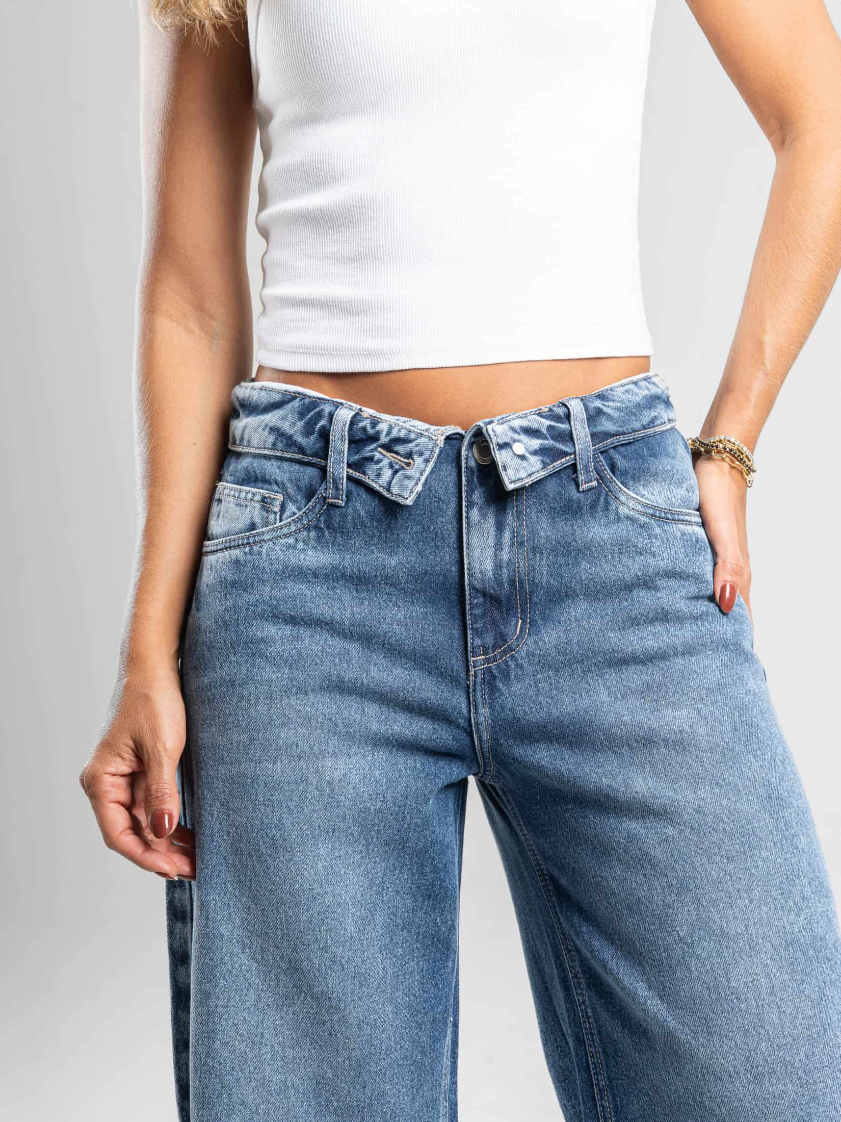 Ref: 066328 Jean wide leg, rígido, tiro medio, detalle en pretina, tono azul medio - miniatura 4