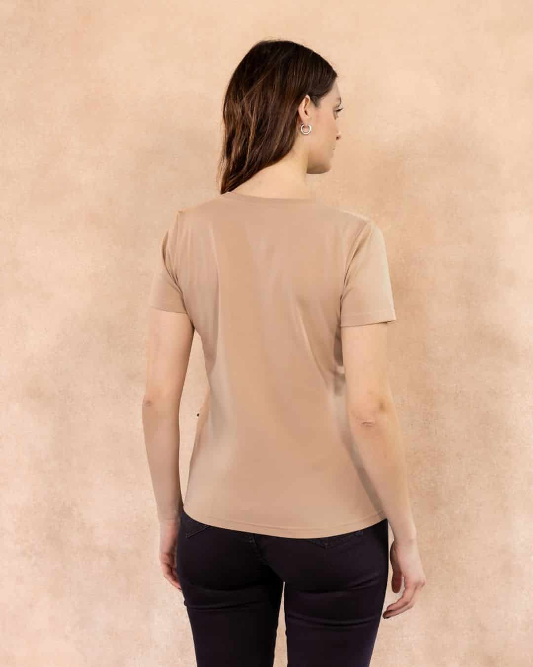 Camiseta Antimanchas Cuello V Arena - Talla Regular - miniatura 4