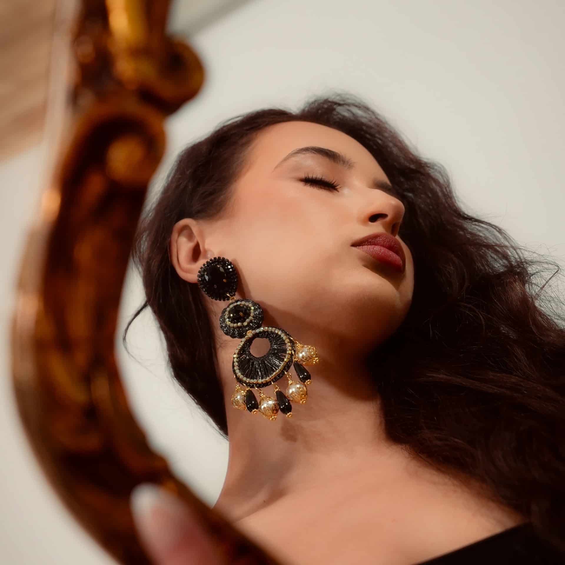 Black Waterfall Earrings - miniatura 2