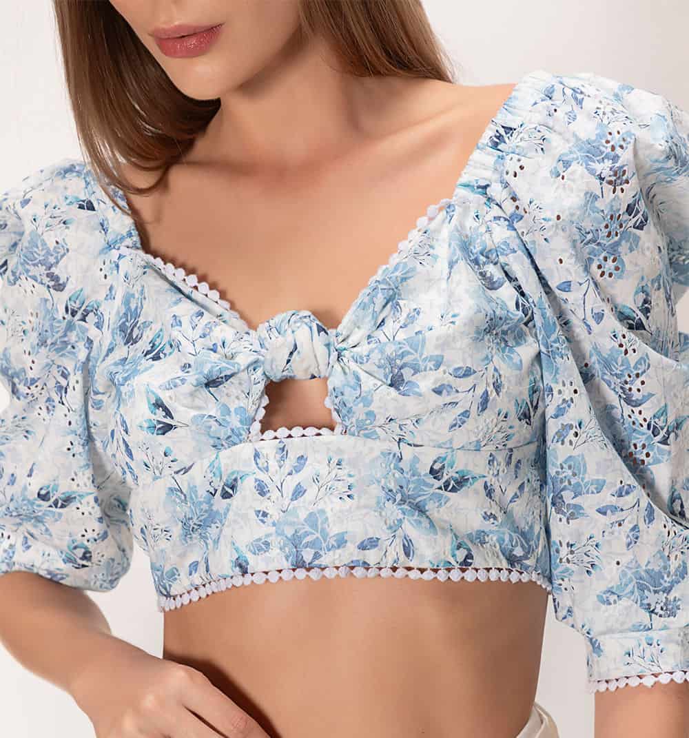 Crop top manga 3/4 con amarre en espalda - miniatura 3