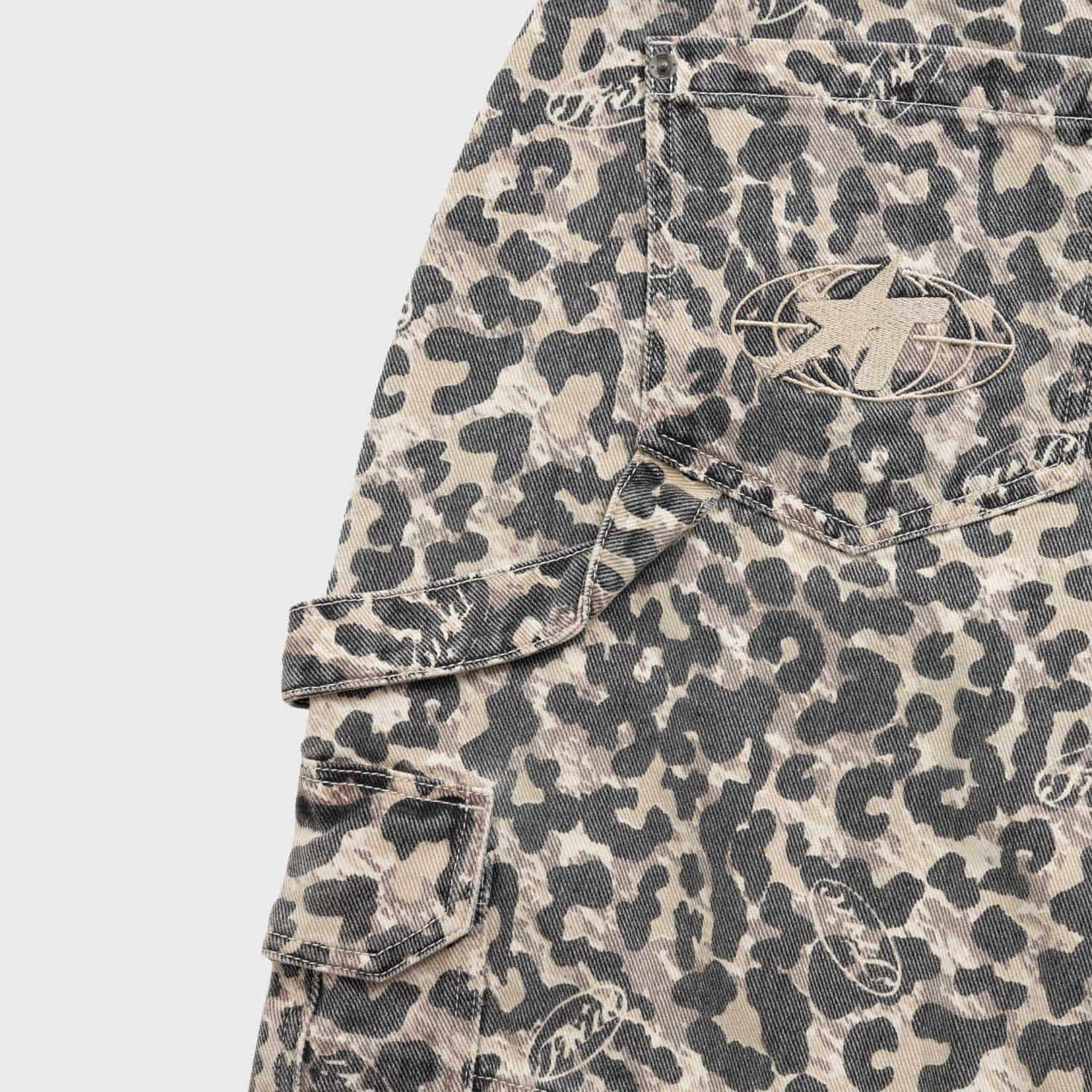 Intuition Leopard Cargo Jorts - Camel - miniatura 6