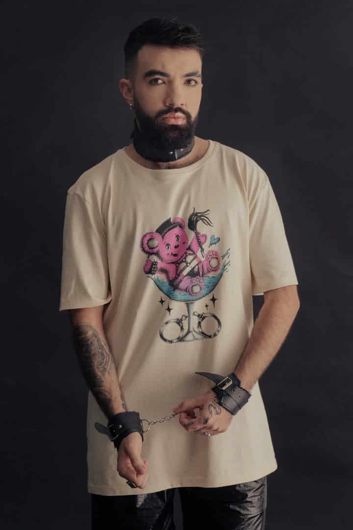 Camiseta beige oso en copa - miniatura 1