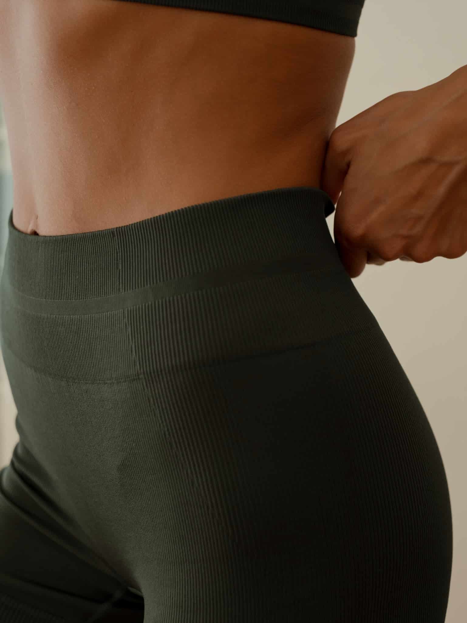 FORM SEAMLESS MINI SHORT - PESTO - miniatura 8