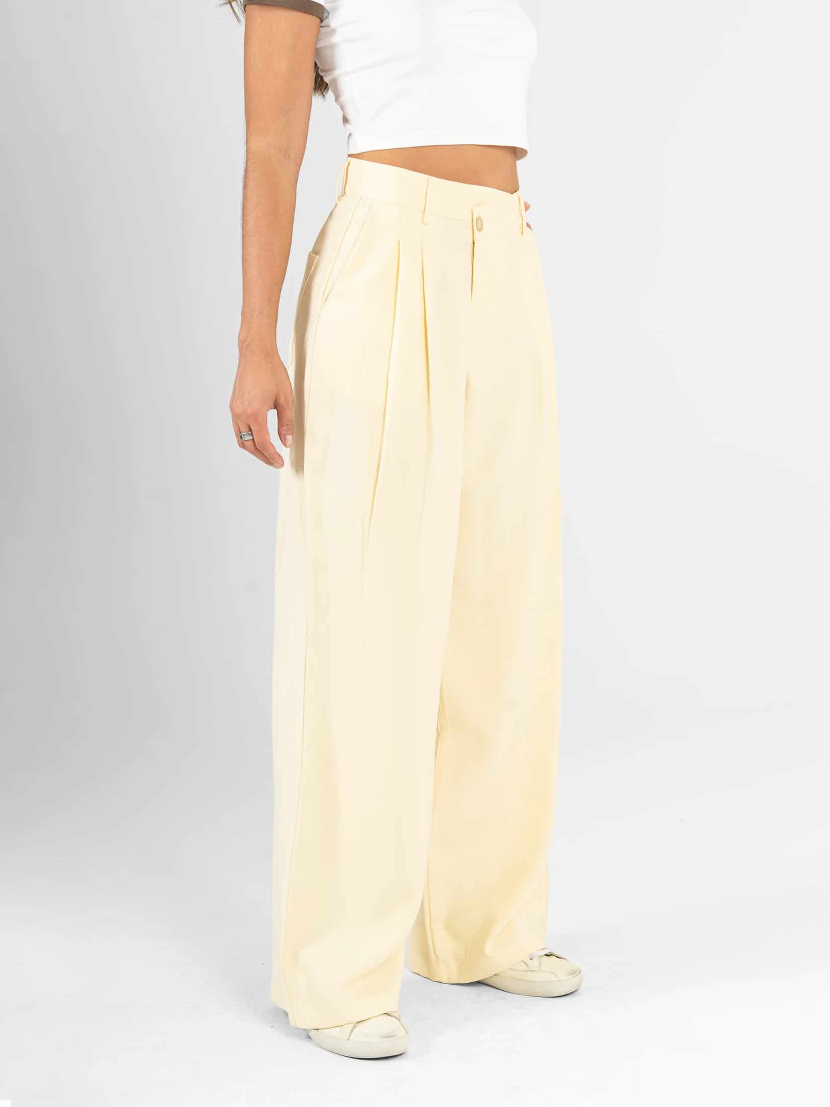 Ref: 0620581 Pantalón mom flare, tejido plano liviano, detalle en pretina, tiro alto, tono amarillo - miniatura 3
