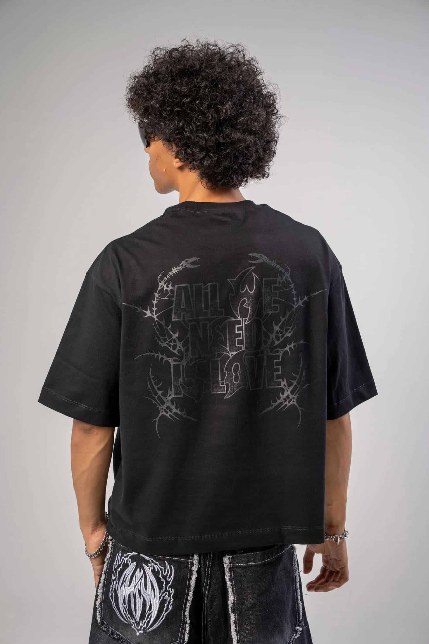 Camiseta All We Need Is Love - miniatura 2