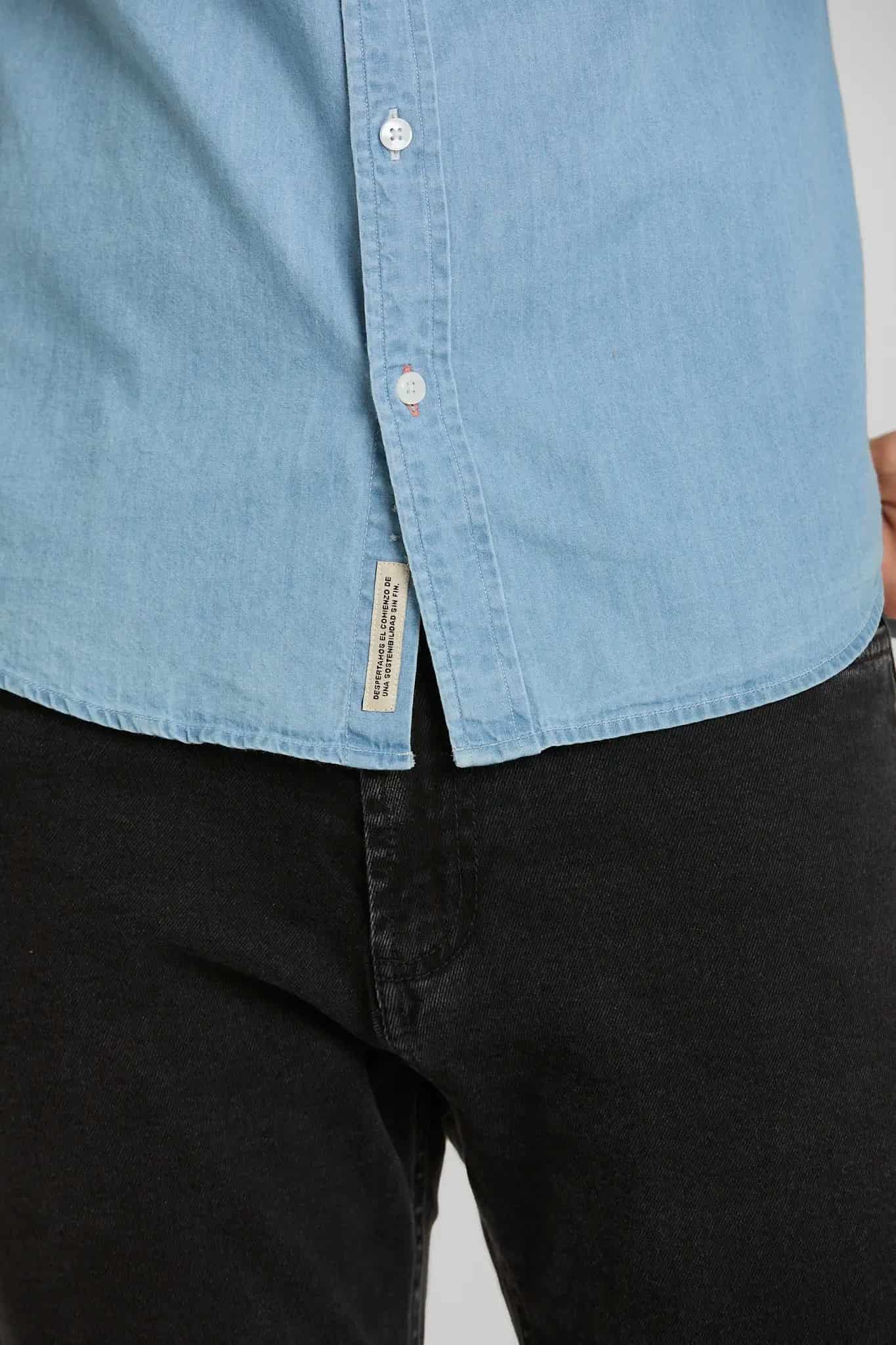 Camisa Jean Button Down Azul Claro - miniatura 6
