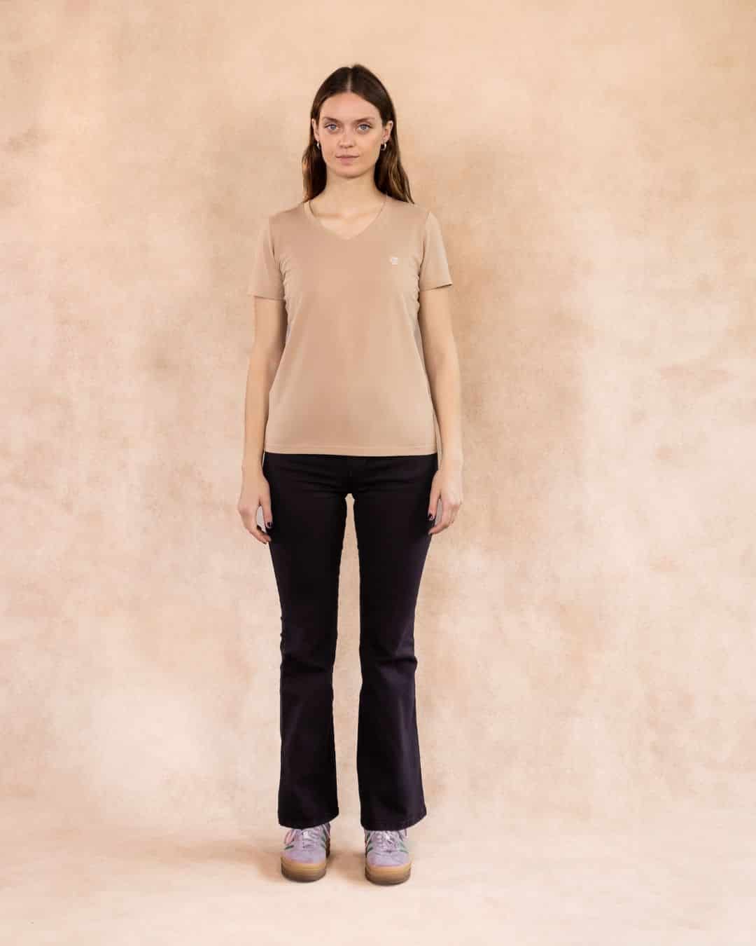 Camiseta Antimanchas Cuello V Arena - Talla Regular - miniatura 3