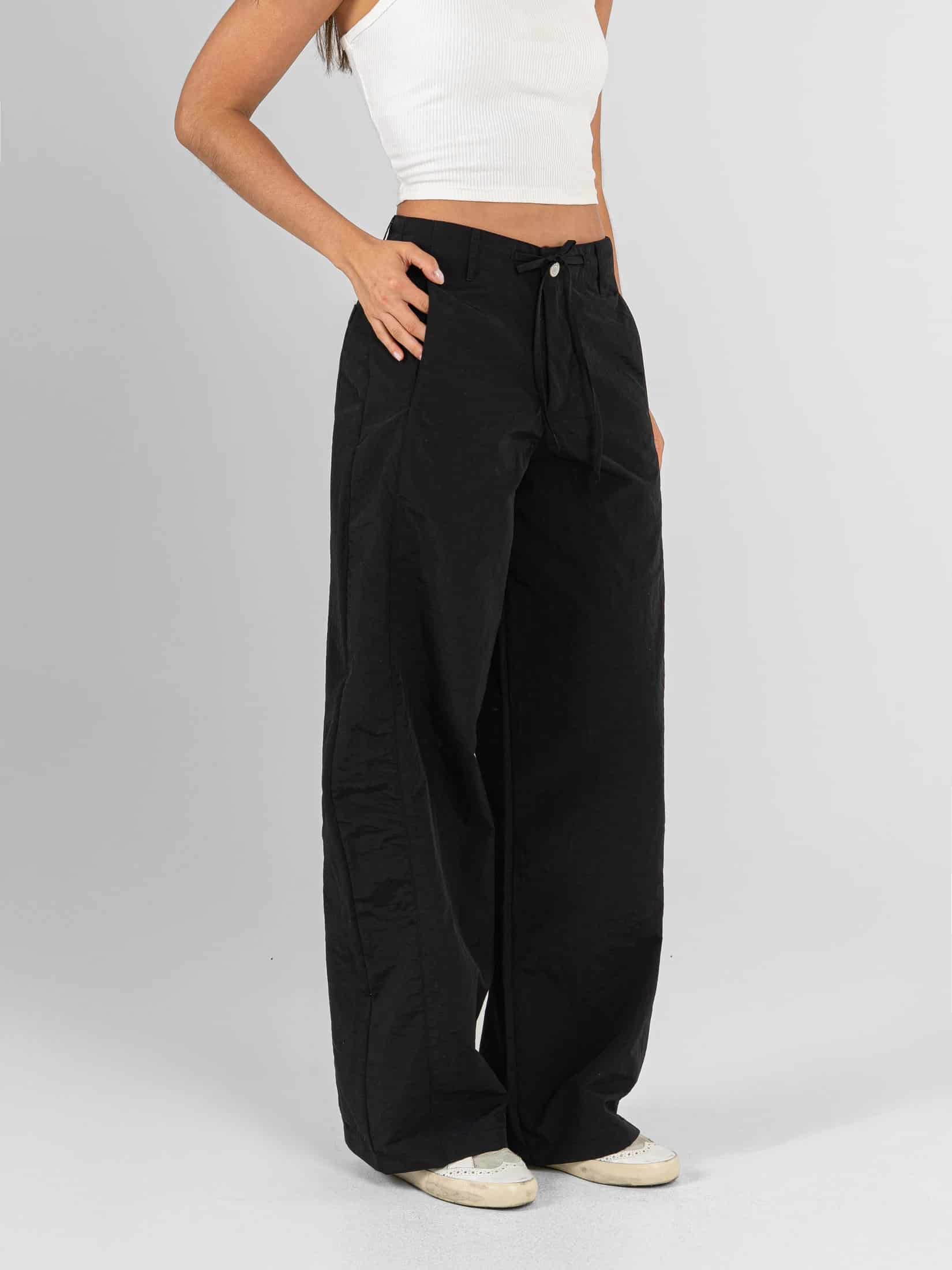 Ref: 0620569 Pantalón cargo liviano, tono negro, silueta amplia, tiro alto - miniatura 3