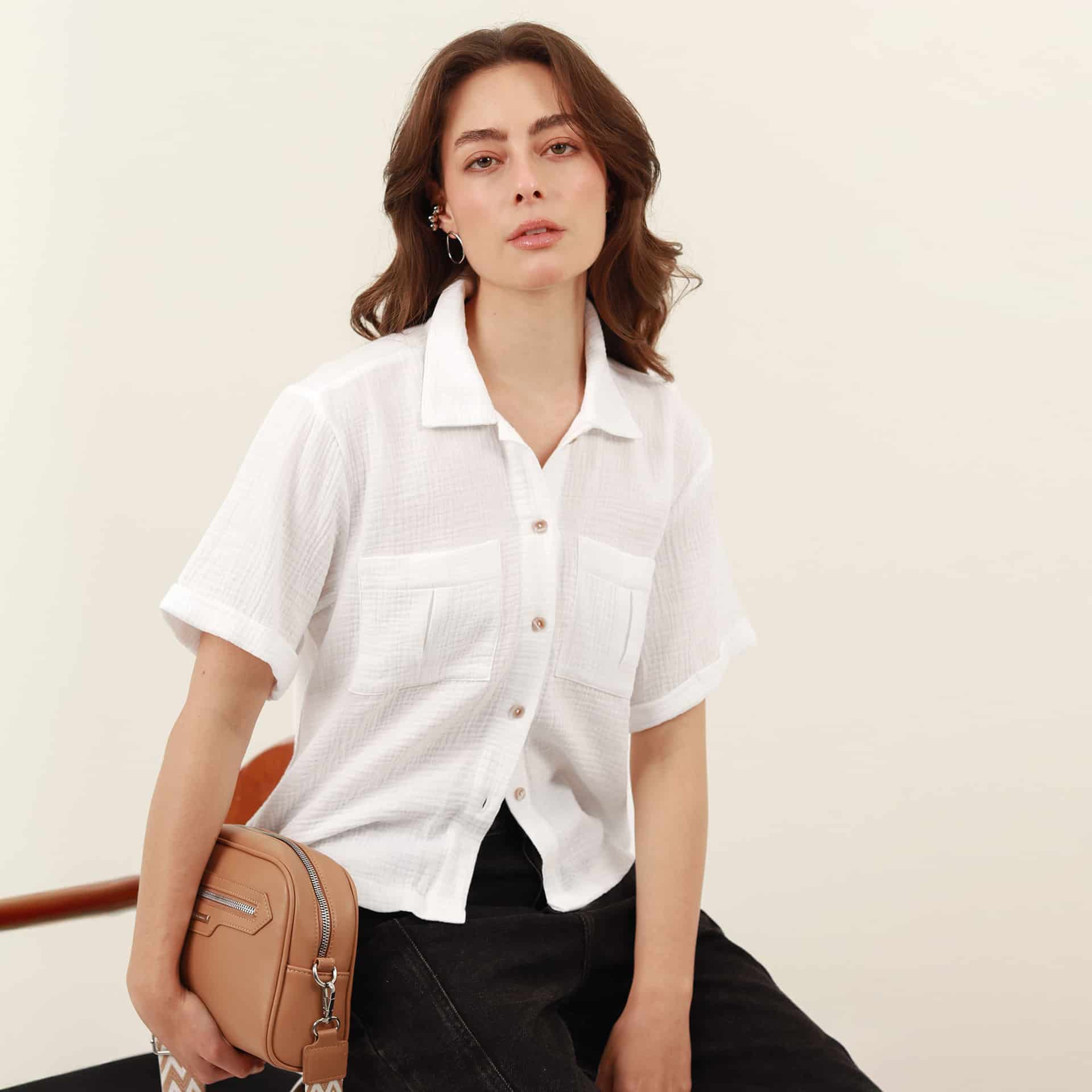 Blusa abierta cuello sport manga corta con bolsillos - miniatura 8