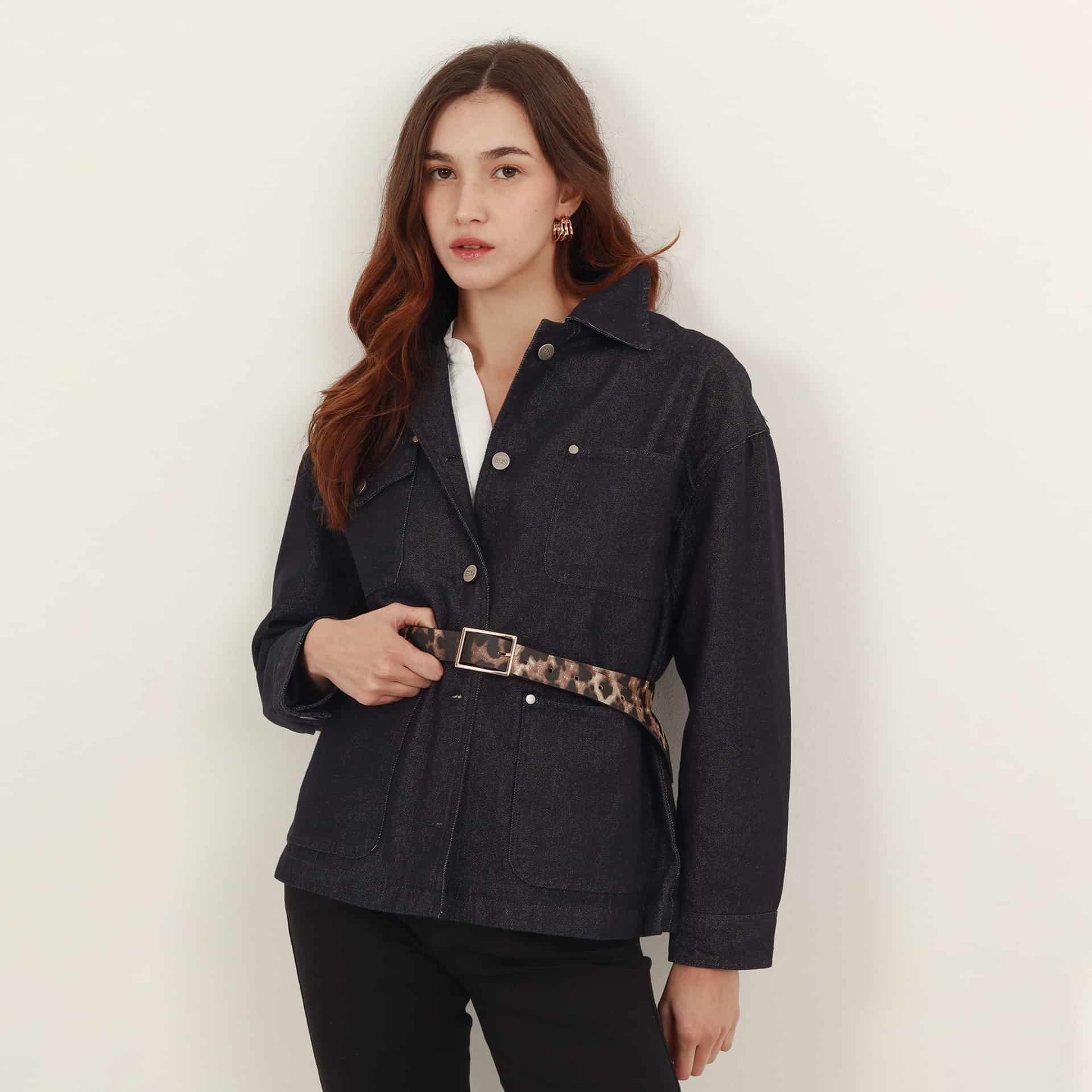 Chaqueta acolchada con capucha y ajuste en cintura - miniatura 15