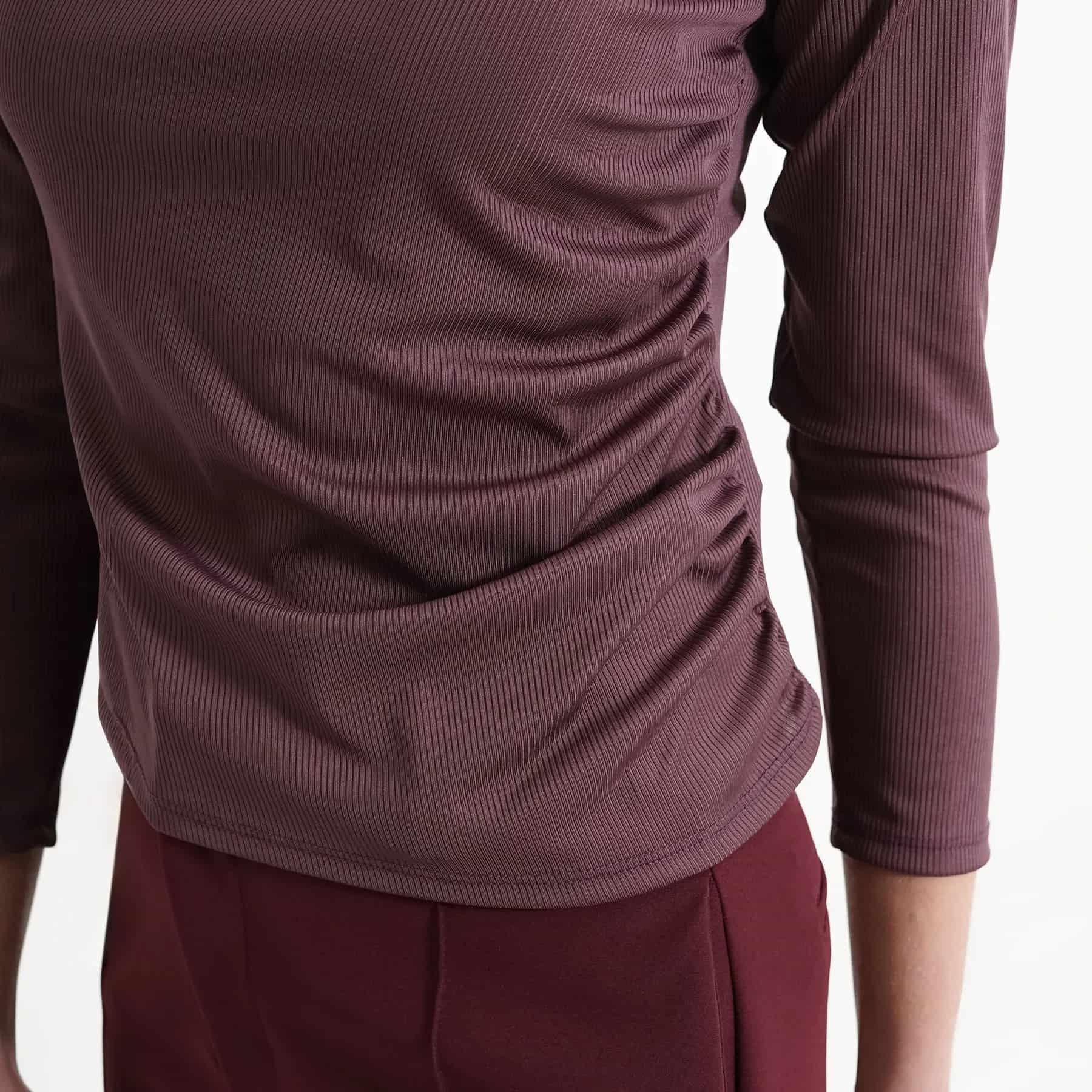 Camiseta Cuello Asimetrico Manga Larga - miniatura 3